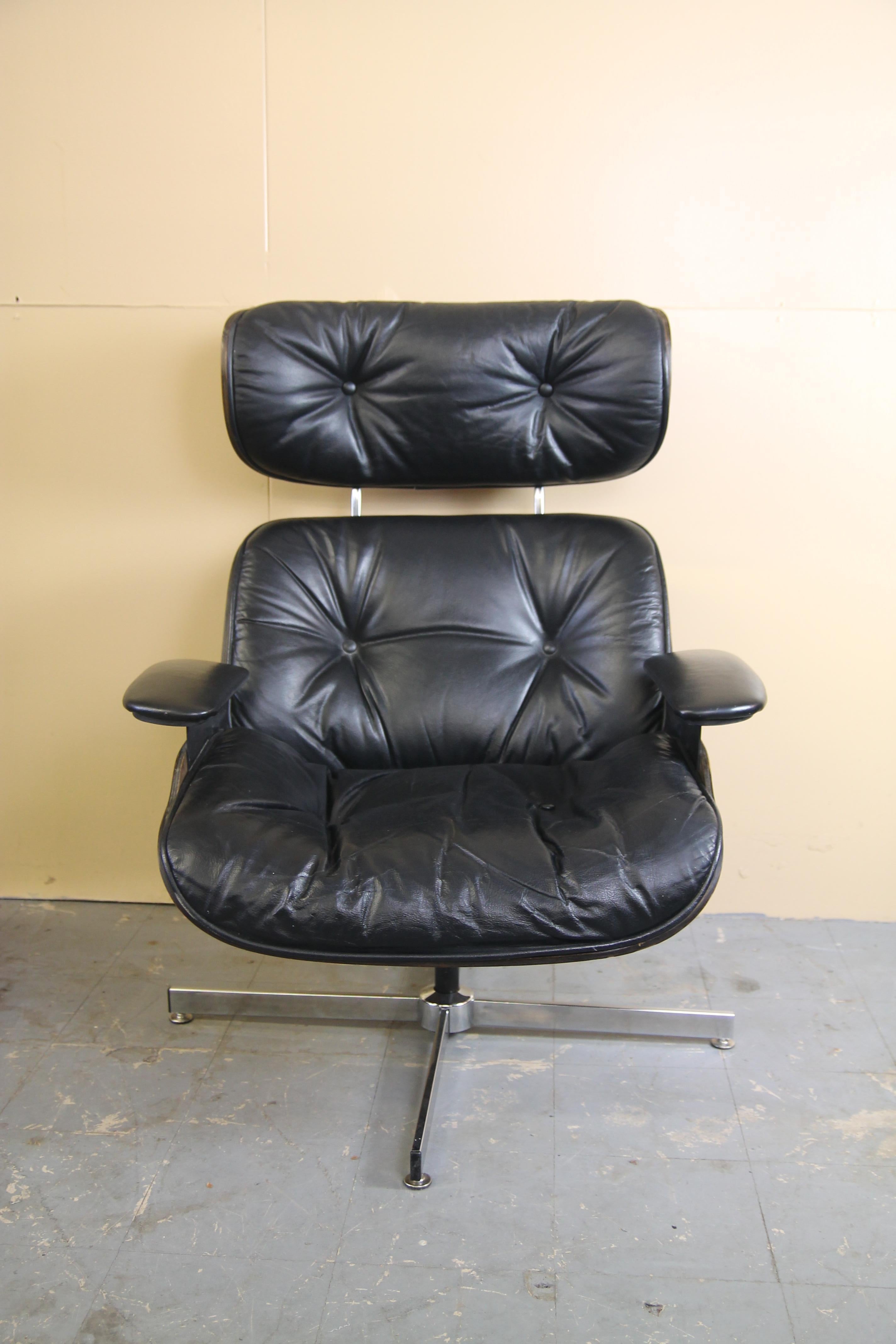 Mid-Century Modern Lounge Chair by Selig in the Style of the Eames 670