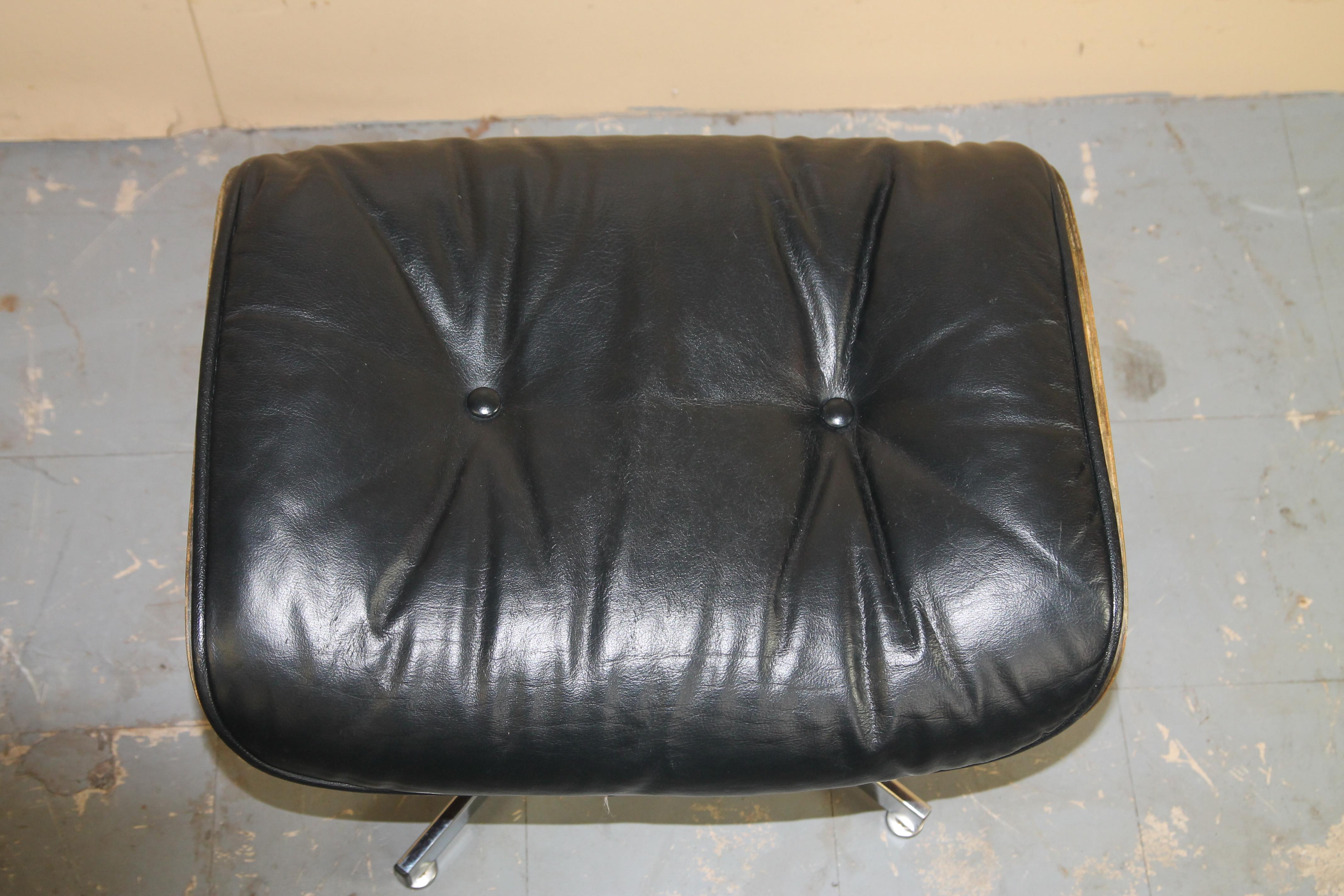 Late 20th Century Lounge Chair by Selig in the Style of the Eames 670