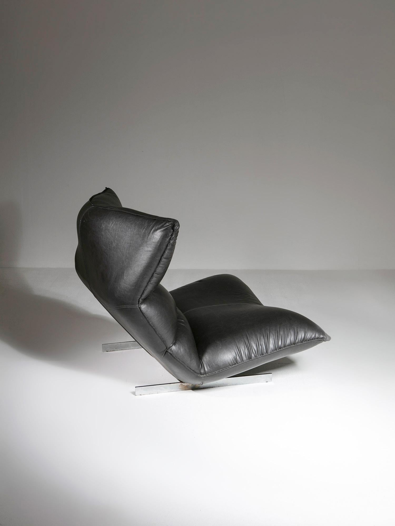 Late 20th Century Modern Leather Lounge Chair 