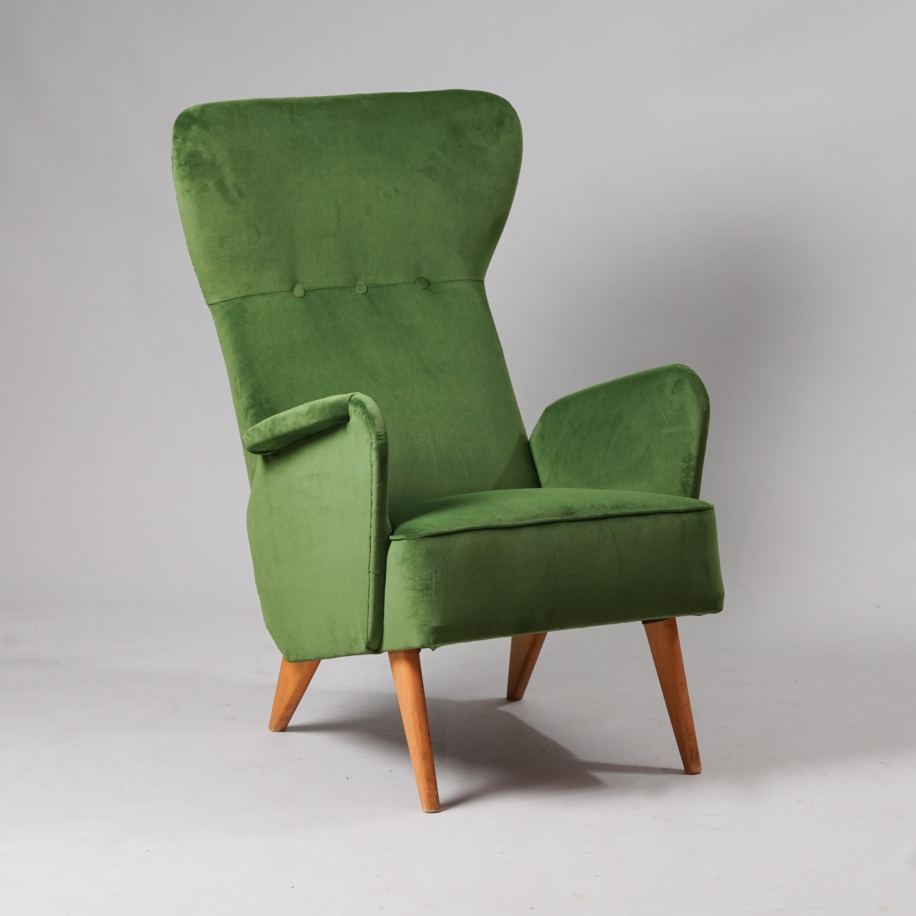 Lounge chair by Carl Gustaf Hiort af Ornäs, manufactured by Hiort tuote, from the 1950/1960s. Birch frame, reupholstered with quality fabric. Good vintage condition, minor patina consistent with age and use. Classic style of lounge chair by Hiort af