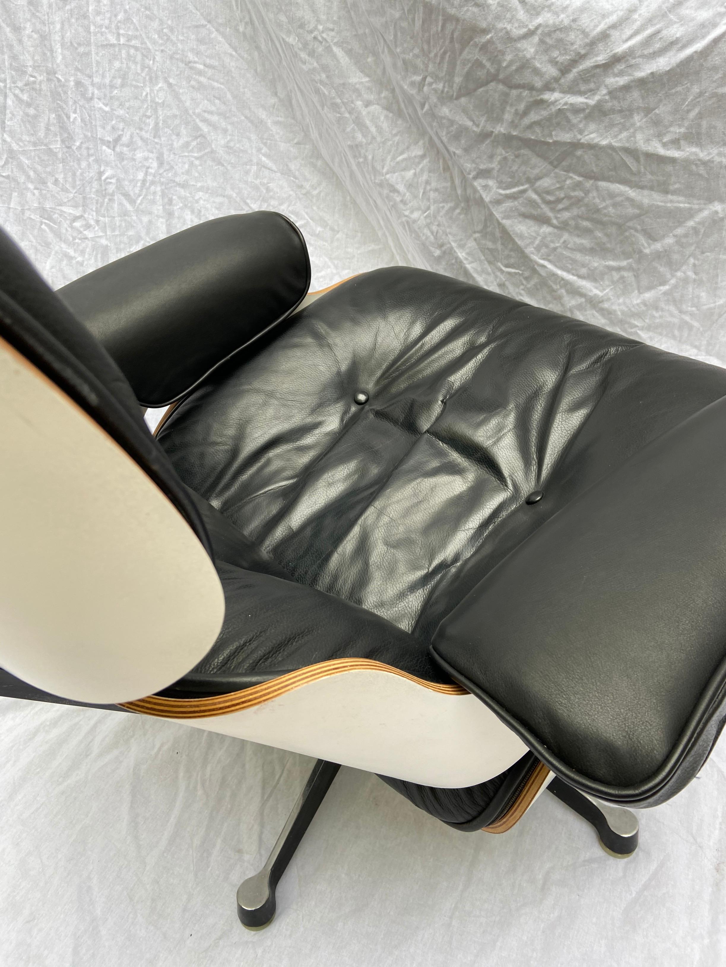 Late 20th Century Lounge Chair Charles Eames and Ottoman, 1977, Mobilier International