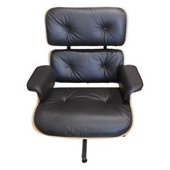 Lounge Chair Charles Eames and Ottoman, 2015