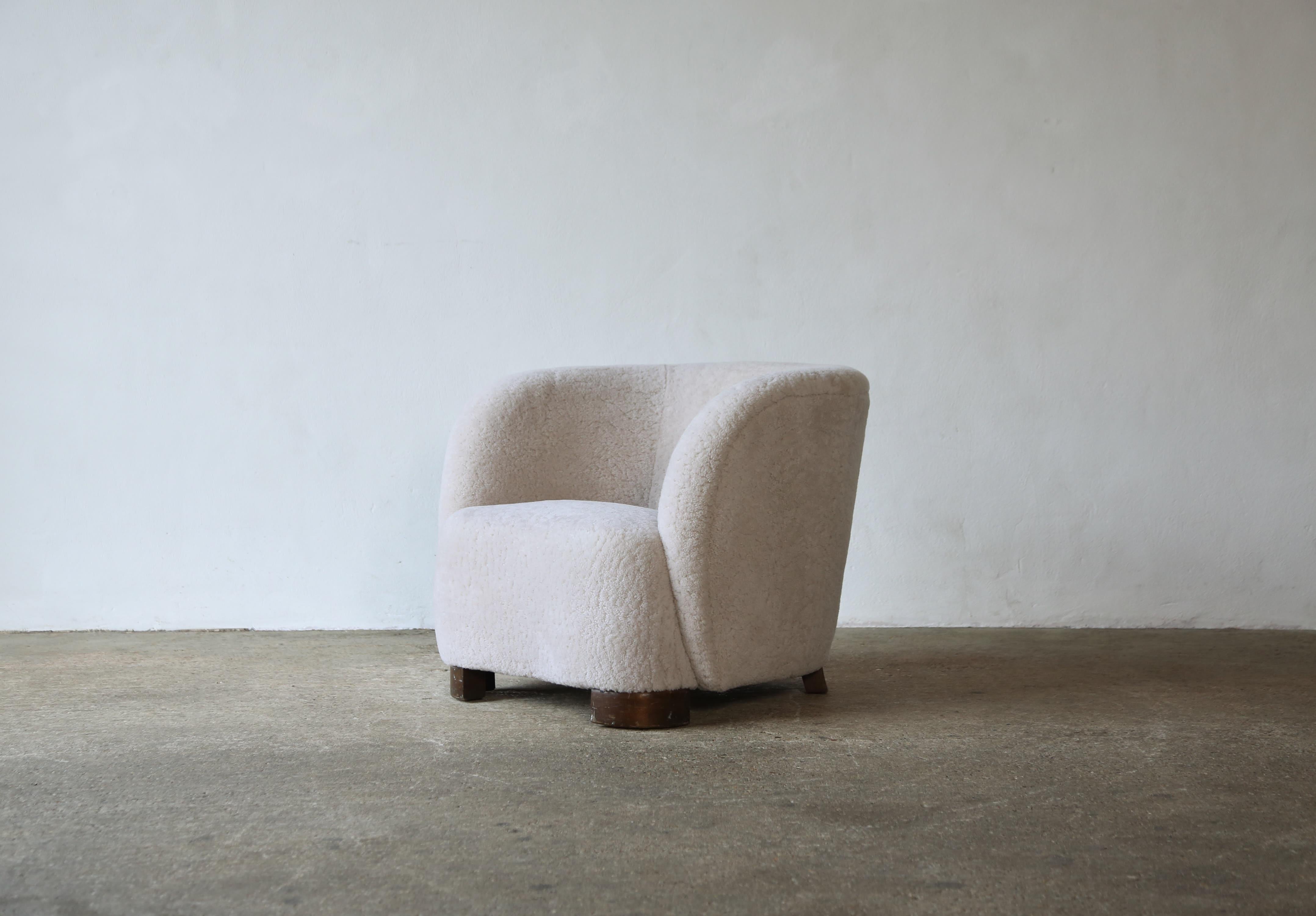 Lounge Chair, Denmark, 1940s, Newly Upholstered in Sheepskin In Good Condition For Sale In London, GB