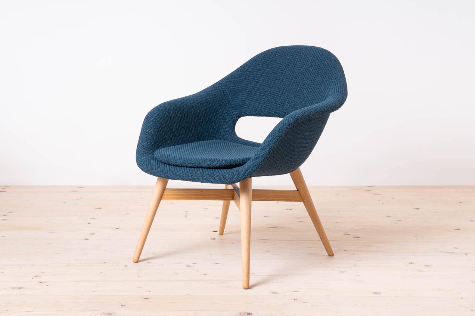 This funky Lounge Chair, a timeless piece, was designed by renowned Czech designer Miroslav Navrátil in the 1950s. Crafted in the Czech Republic, this iconic chair showcases a flawless fusion of style and comfort. It features fiberglass seating