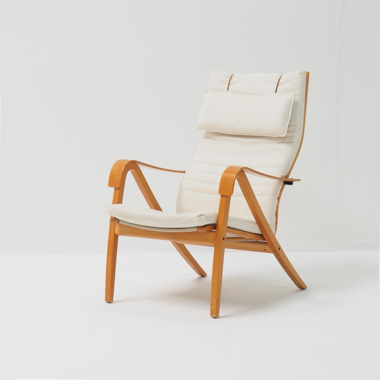 Lounge Chair designed by the Finnish Designer Simo Heikillä For Sale 3