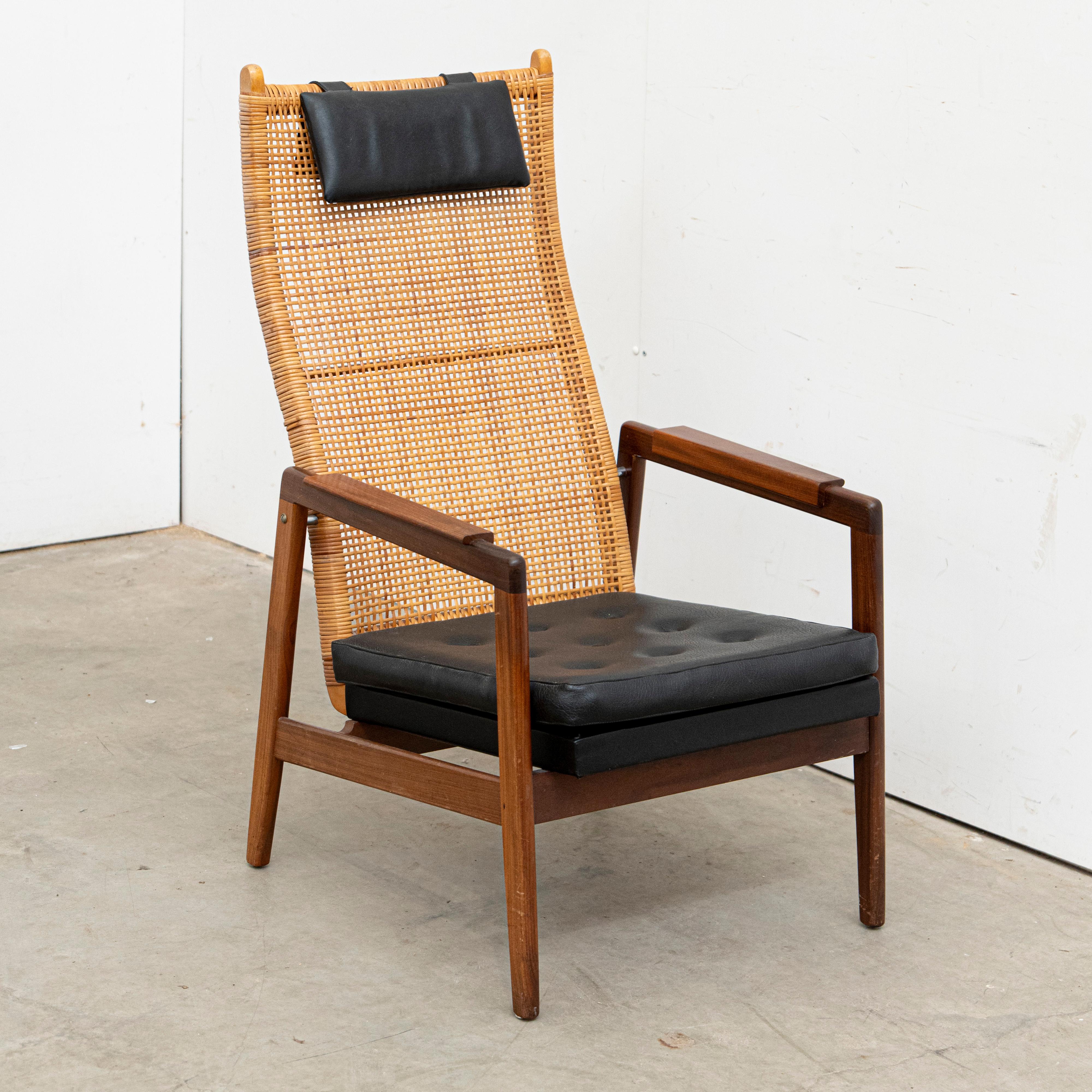 Faux Leather Lounge Chair door P. Muntendam voor Gebroeders Jonkers, 1960s For Sale