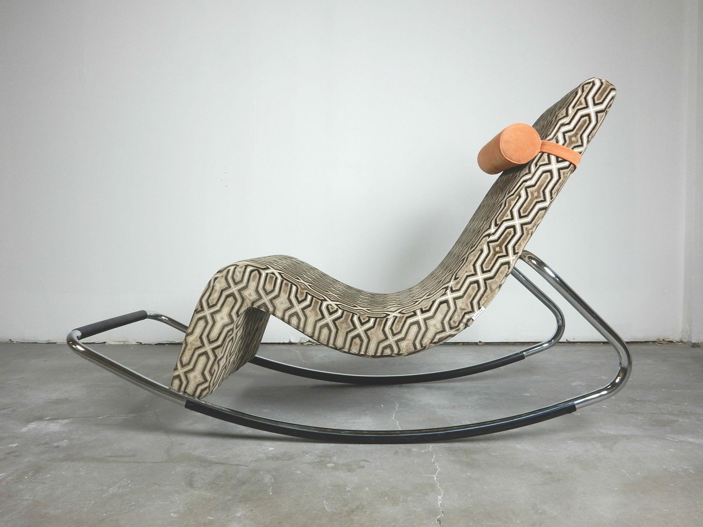 Contemporary Lounge Chair 