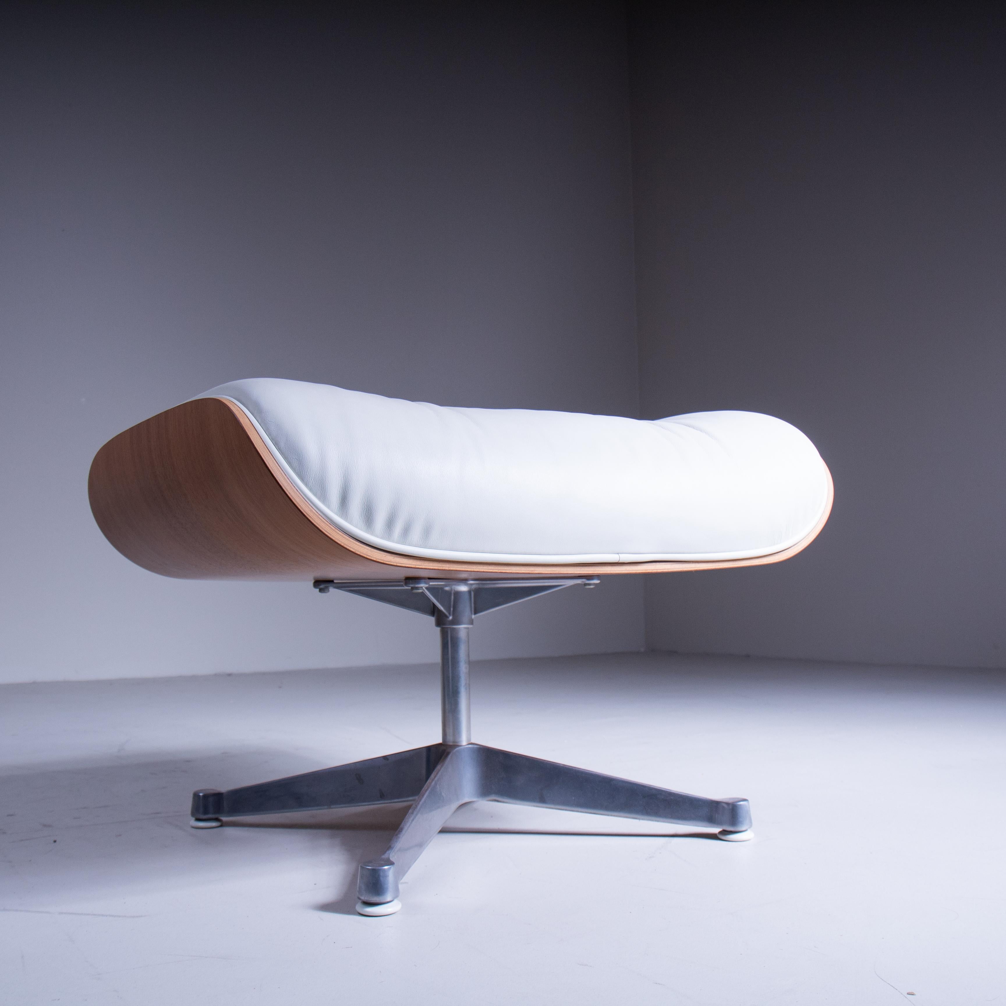 Chaise longue et pouf, Charles et Ray Eames, prod. Vitra, 1950 en vente 7