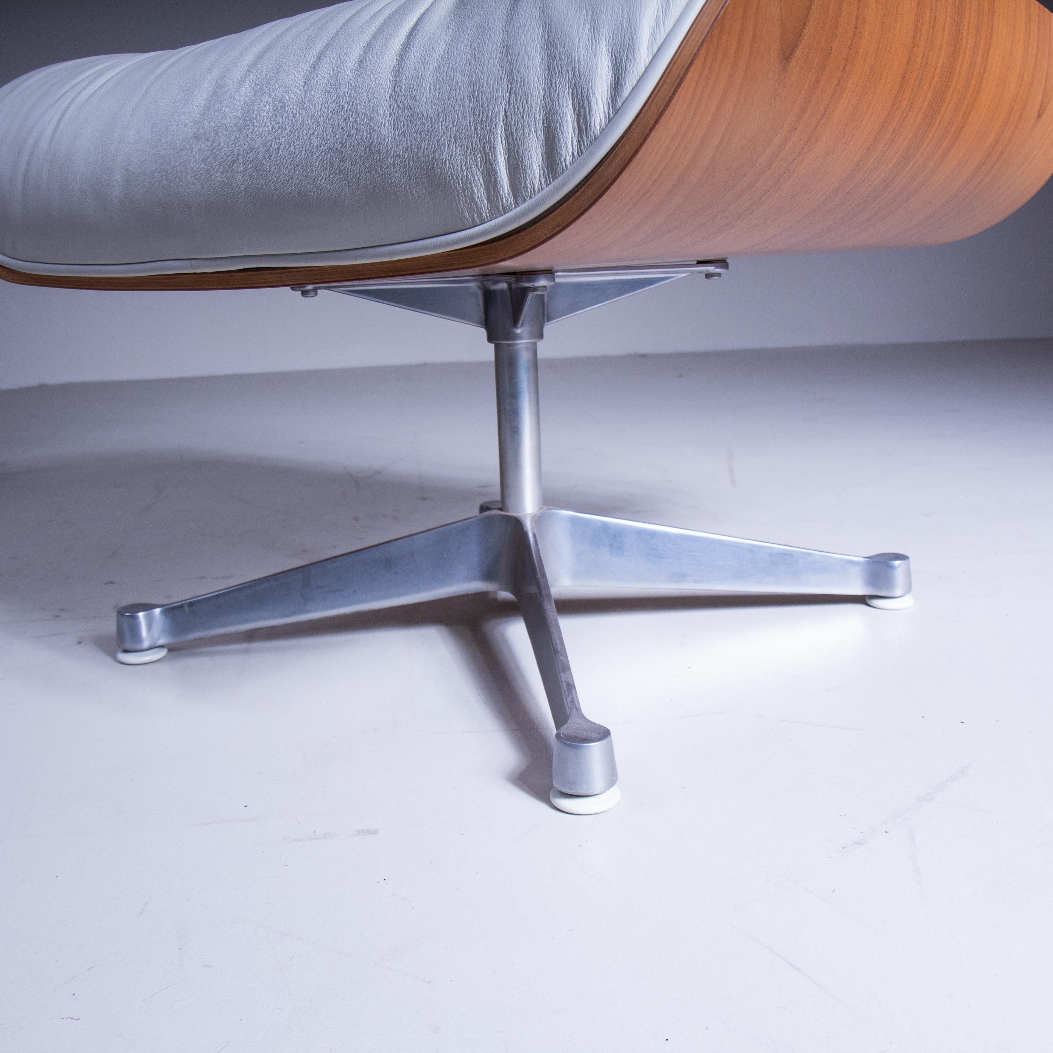 Chaise longue et pouf, Charles et Ray Eames, prod. Vitra, 1950 en vente 9