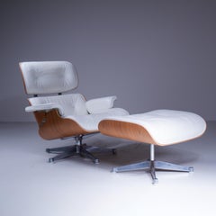 Lounge Chair e ottomano, Charles e Ray Eames, prod. Vitra, 1990