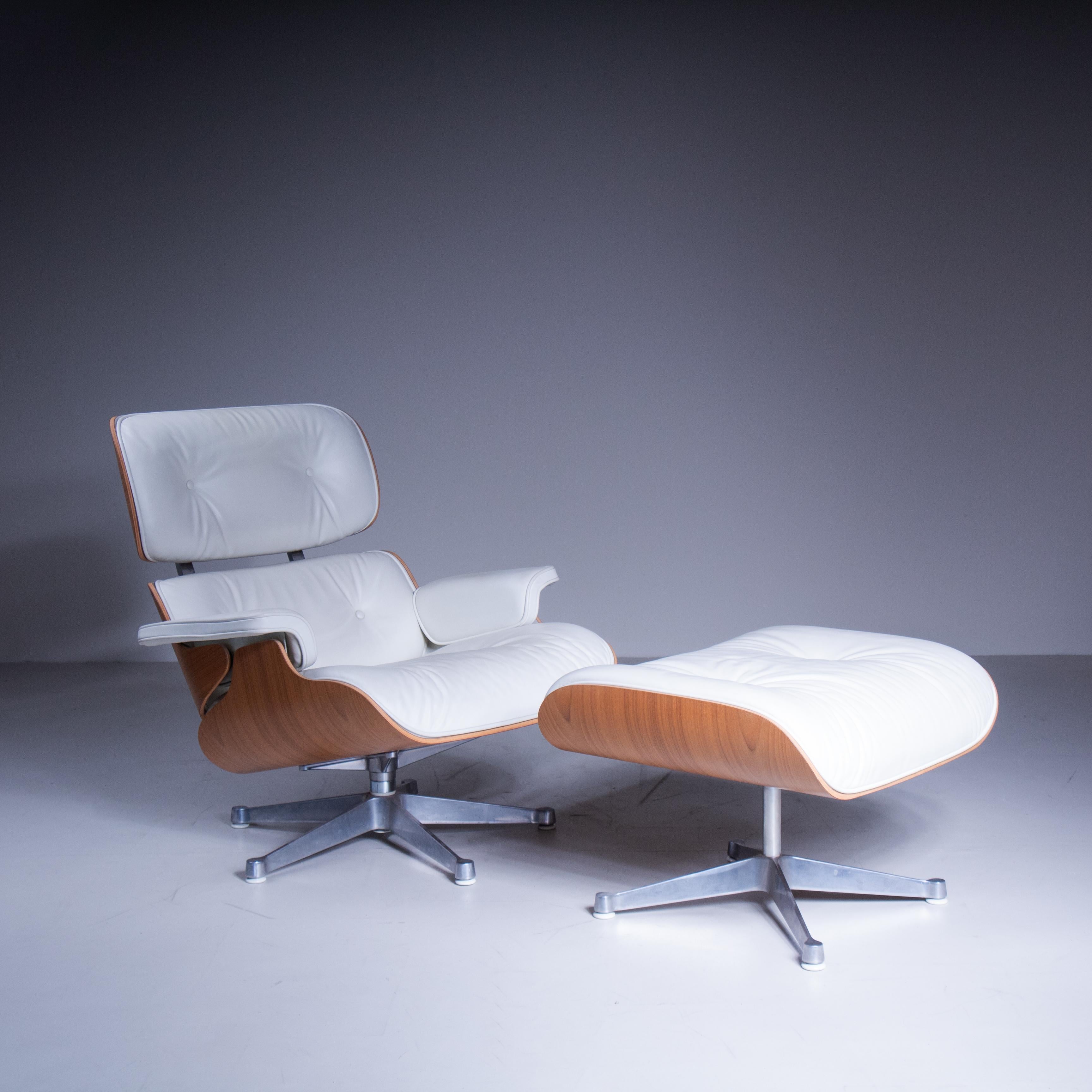 American Chaise longue et pouf, Charles et Ray Eames, prod. Vitra, 1950 en vente