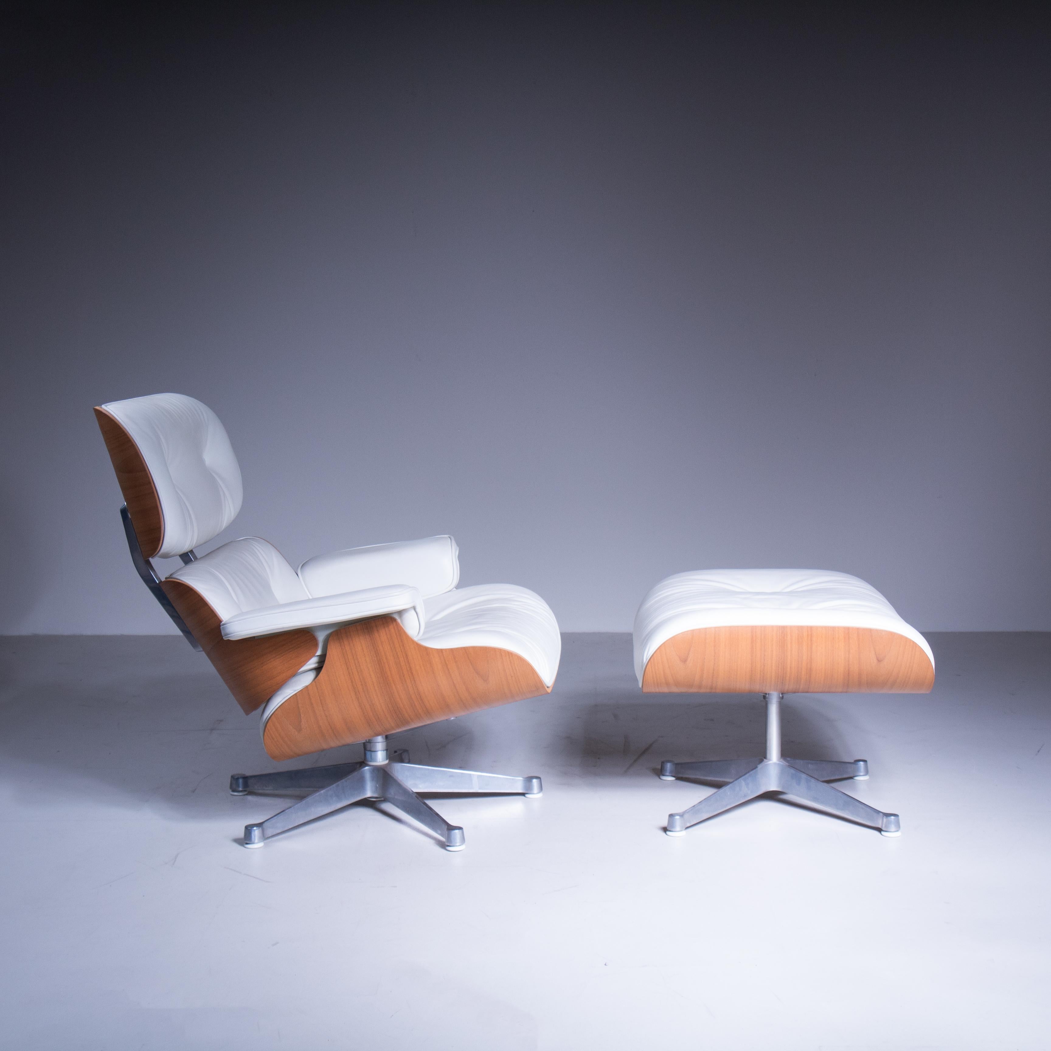 Chaise longue et pouf, Charles et Ray Eames, prod. Vitra, 1950 Bon état - En vente à Milano, Lombardia