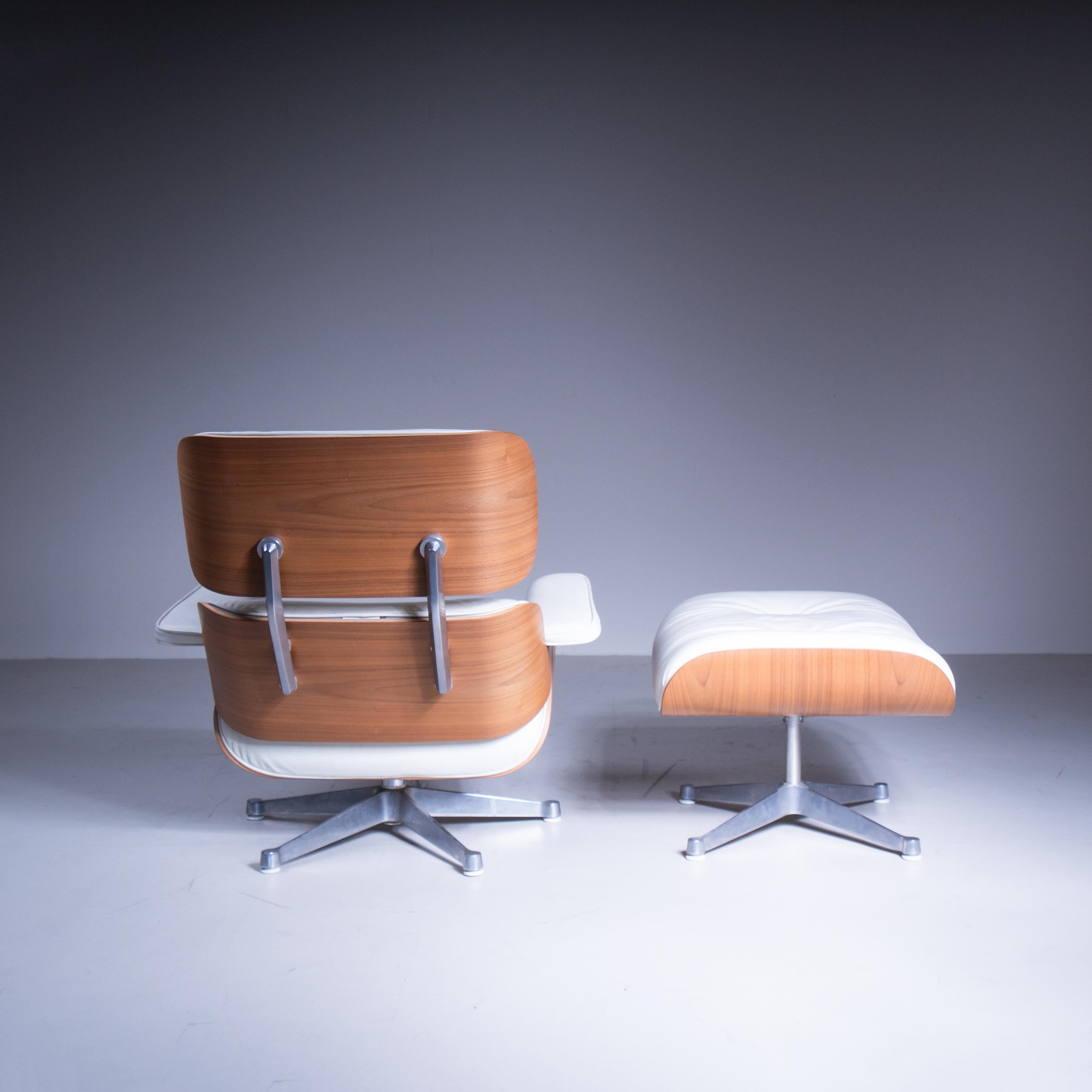 Mid-20th Century Chaise longue et pouf, Charles et Ray Eames, prod. Vitra, 1950 en vente
