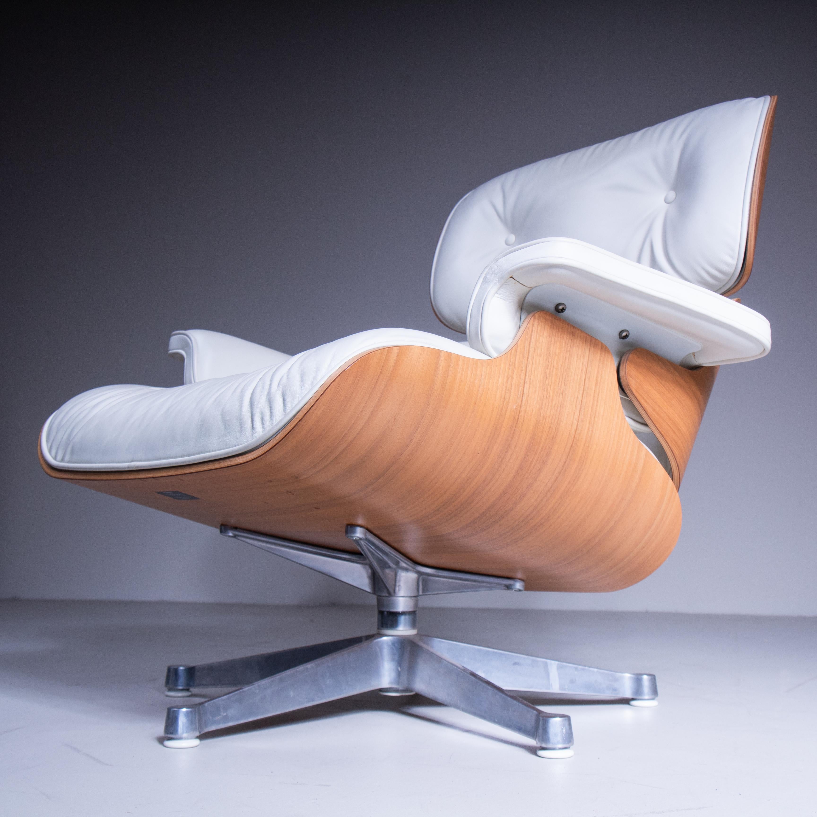 Chaise longue et pouf, Charles et Ray Eames, prod. Vitra, 1950 en vente 1