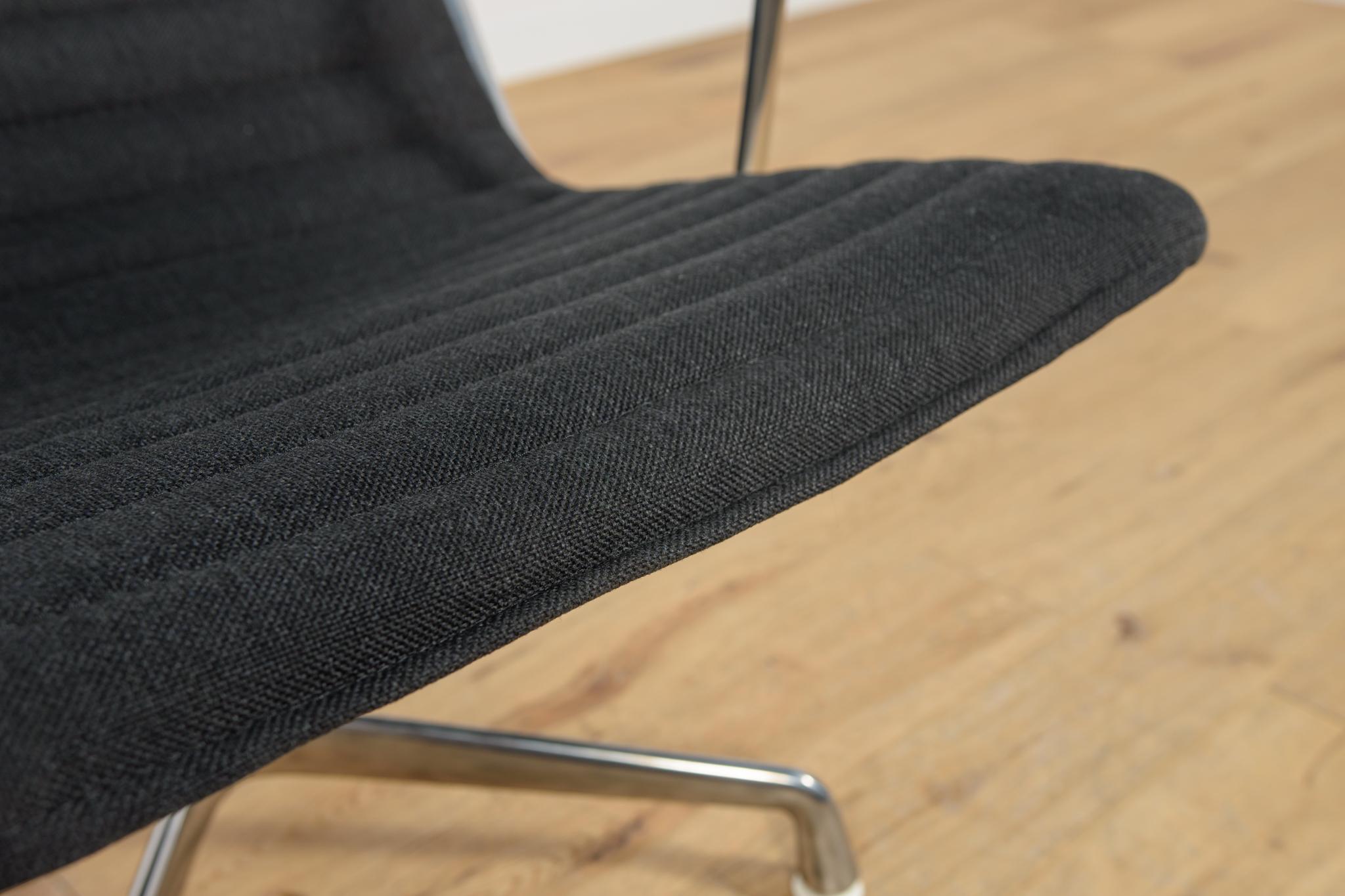 Lounge Chair EA124 by Charles & Ray Eames for Herman Miller, United States, 1980 For Sale 4