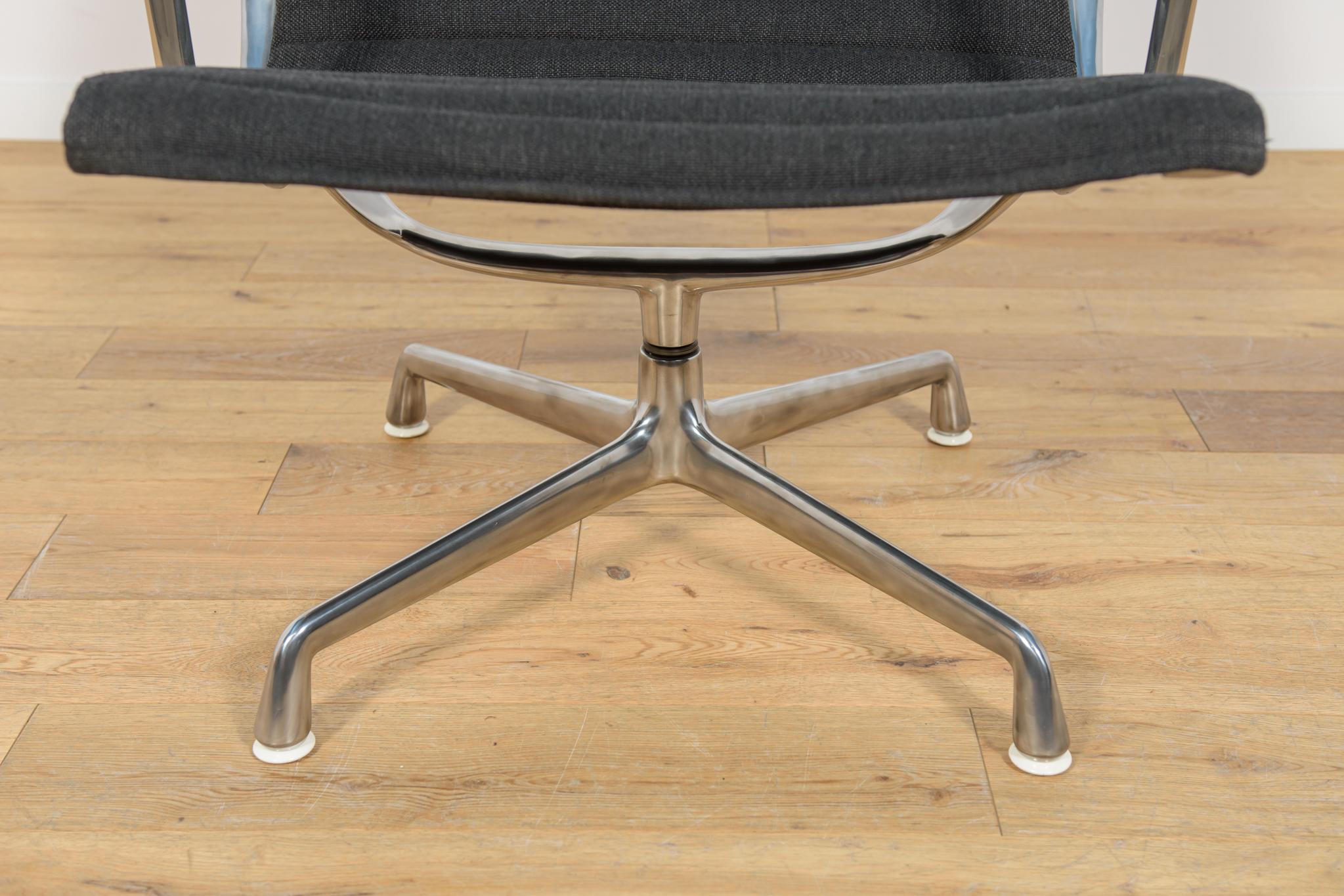 Lounge Chair EA124 by Charles & Ray Eames for Herman Miller, United States, 1980 For Sale 5