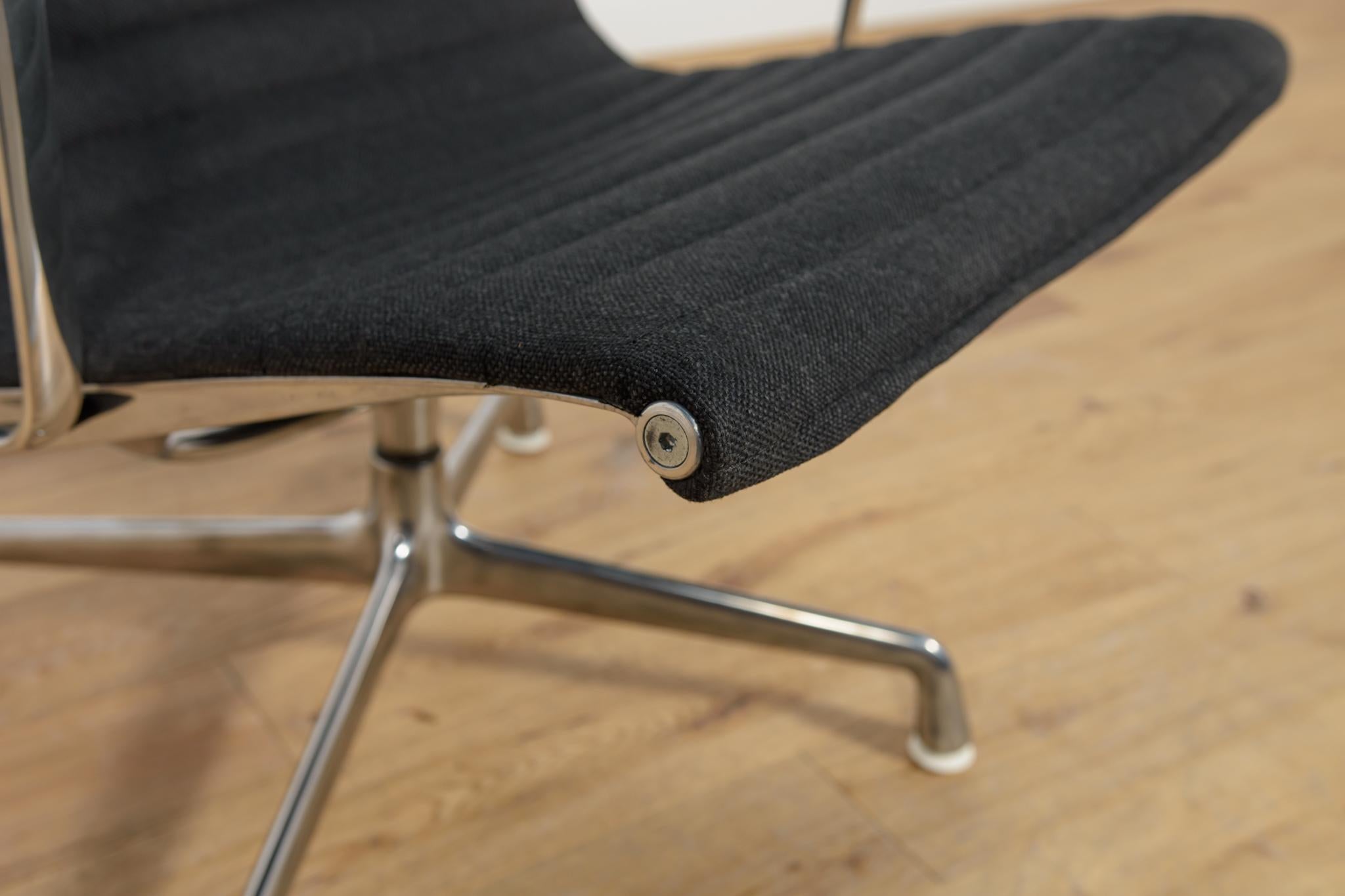 Lounge Chair EA124 by Charles & Ray Eames for Herman Miller, United States, 1980 For Sale 7