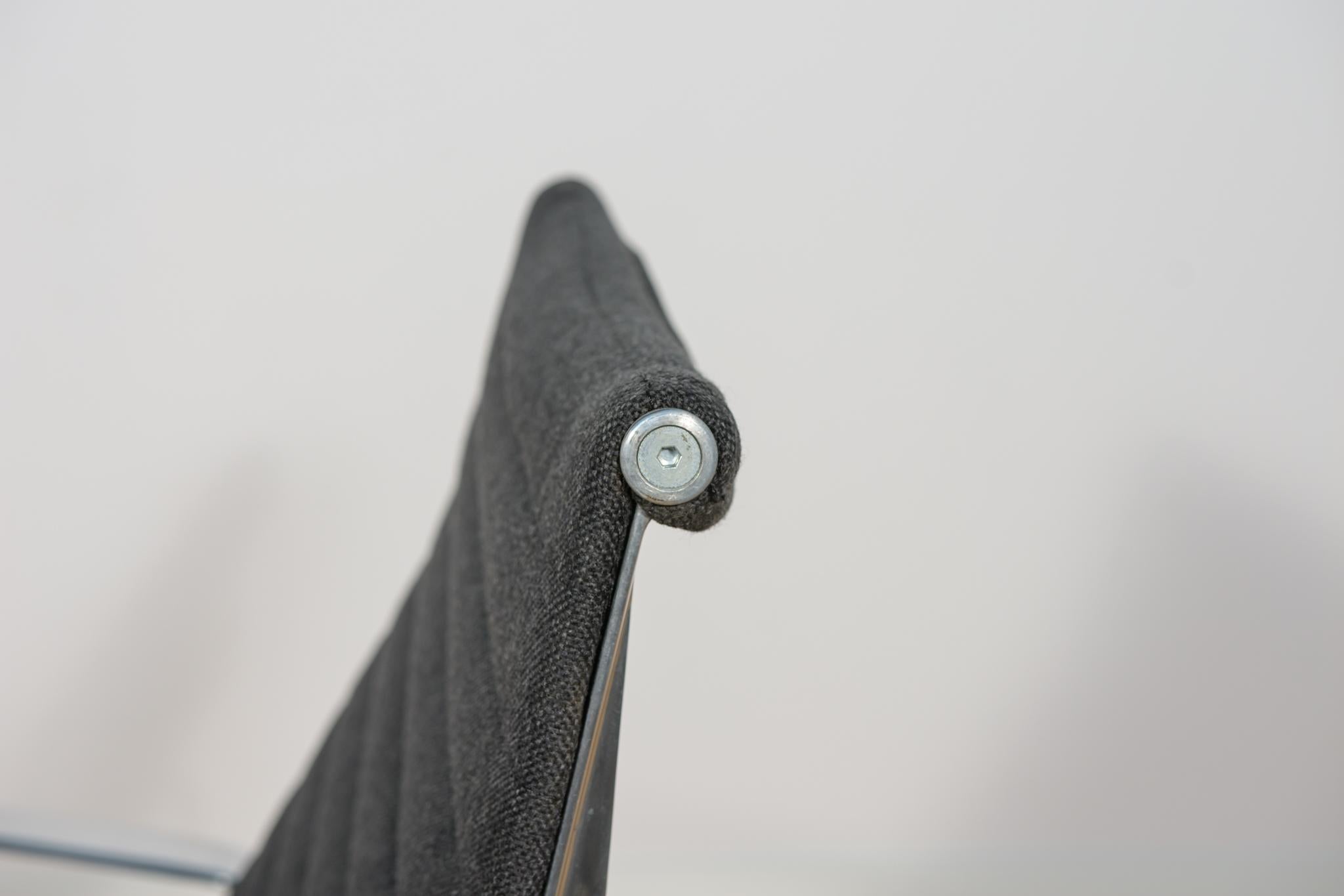 Lounge Chair EA124 by Charles & Ray Eames for Herman Miller, United States, 1980 For Sale 8