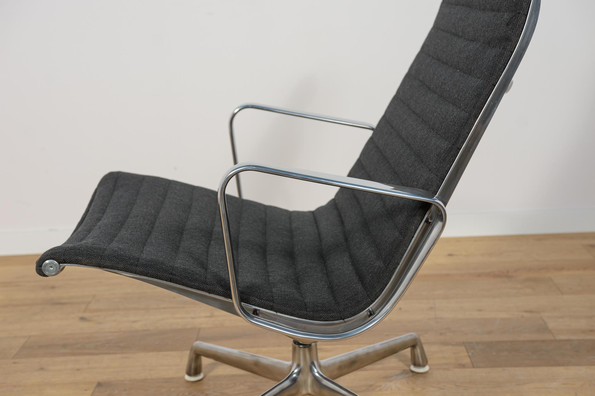 Lounge Chair EA124 by Charles & Ray Eames for Herman Miller, United States, 1980 For Sale 9
