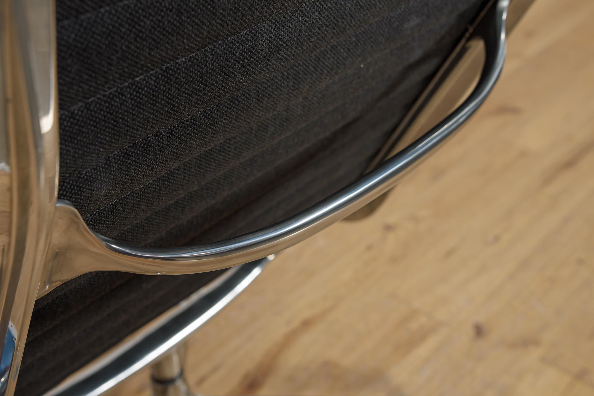 Lounge Chair EA124 by Charles & Ray Eames for Herman Miller, United States, 1980 For Sale 12