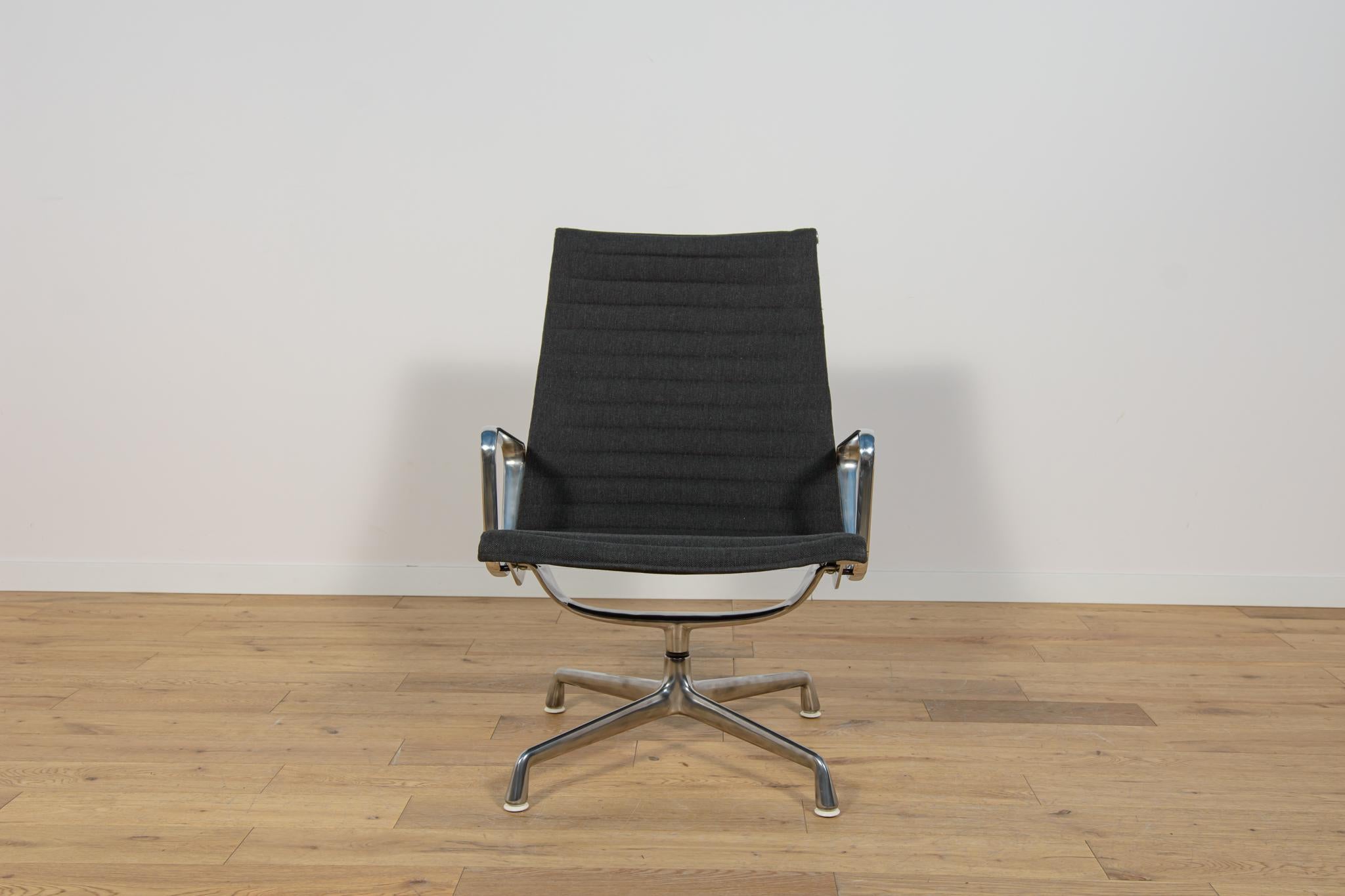 The EA124 lounge chair is one of the greatest furniture designs of the 20th century. Charles and Ray Eames designed the armchair in 1958 for the private residence of industrialist J. Irwin Miller. When constructing the seat, the design pair moved