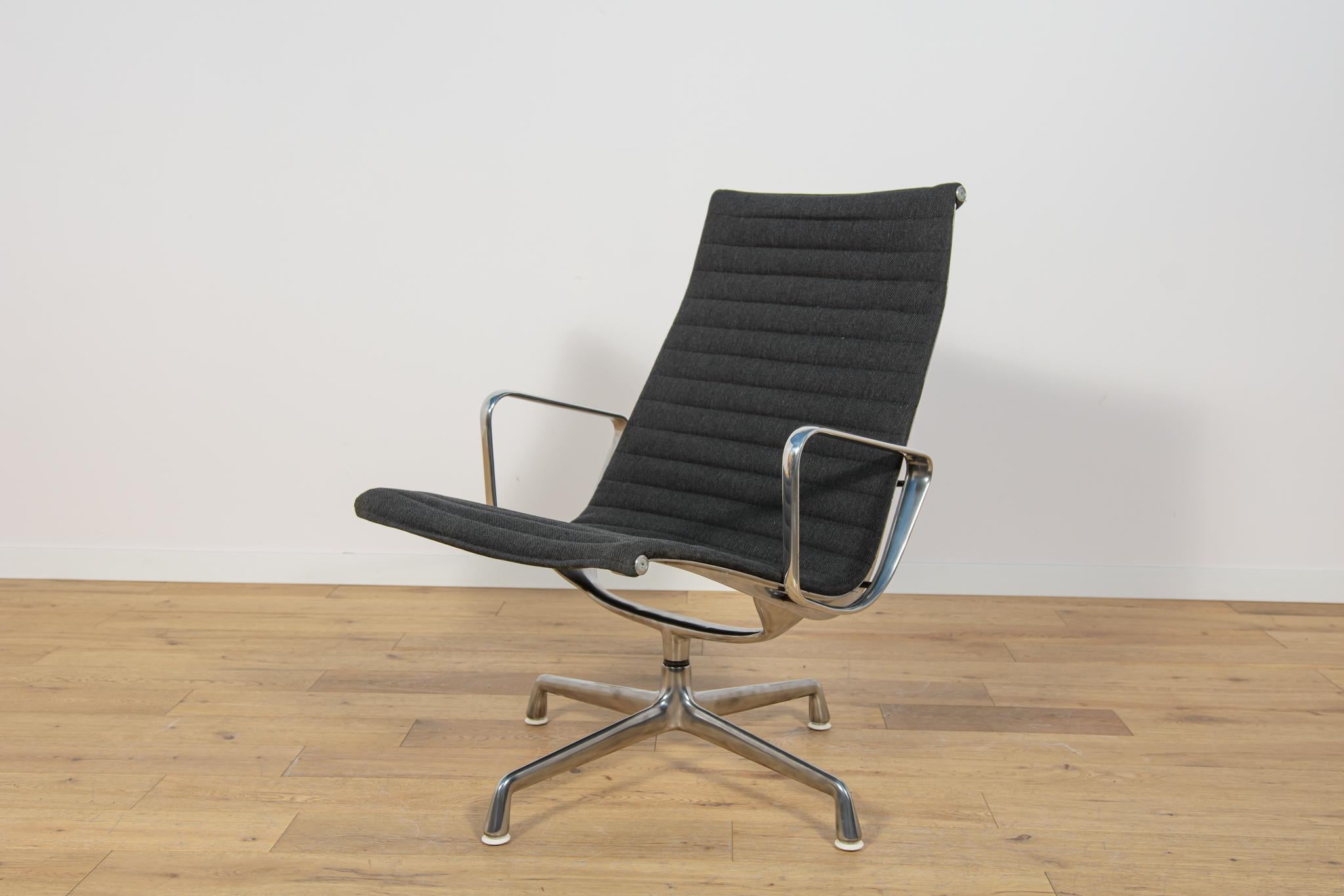 American Lounge Chair EA124 by Charles & Ray Eames for Herman Miller, United States, 1980 For Sale