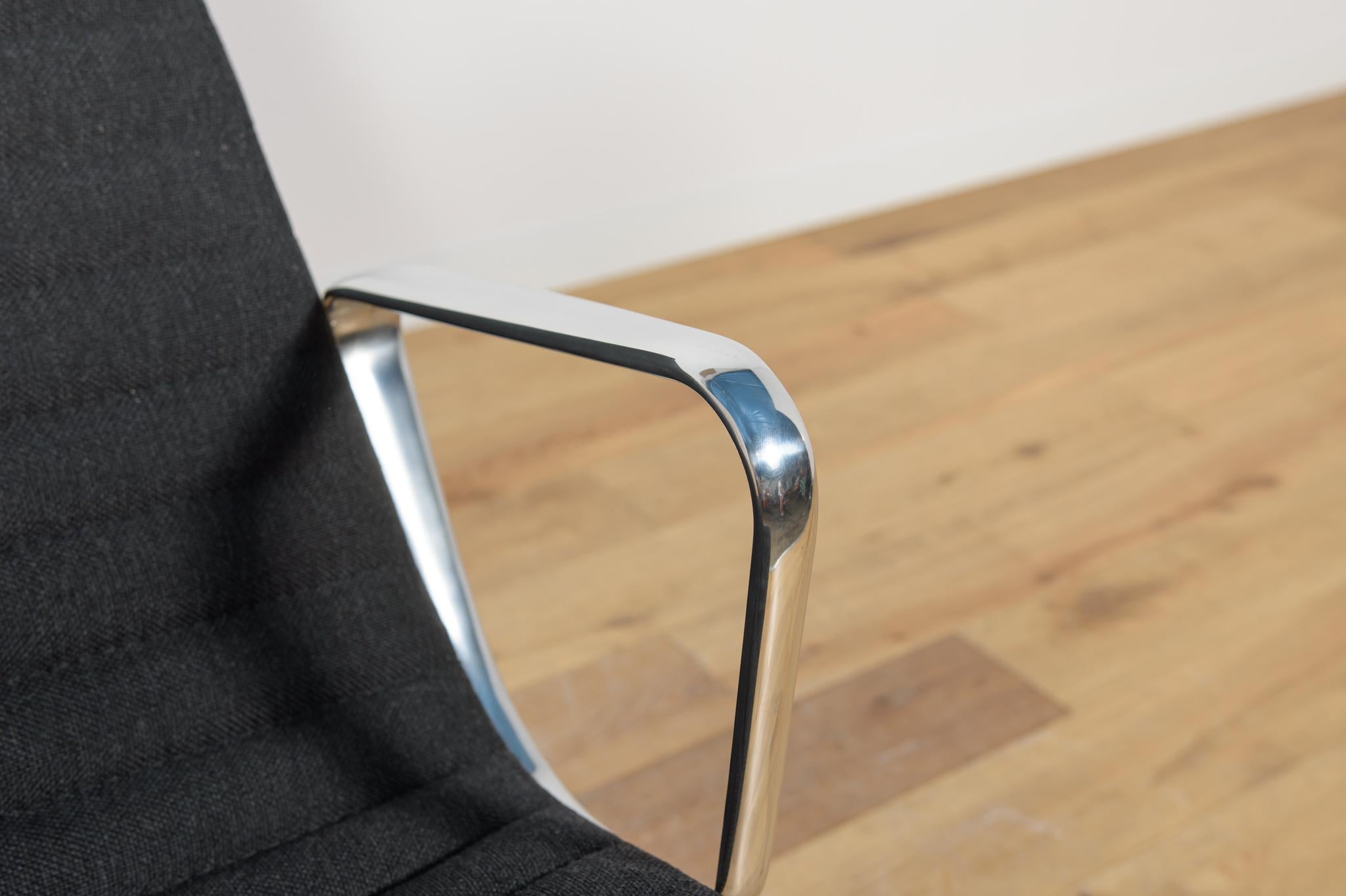 Lounge Chair EA124 by Charles & Ray Eames for Herman Miller, United States, 1980 For Sale 2