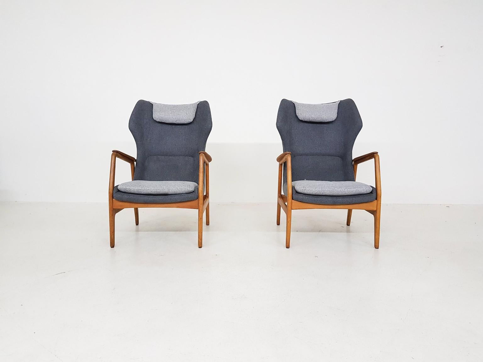 Stunning lounge or arm chair, model “Karen” by Aksel Bender Madsen for Bovenkamp, made in the Netherlands in the 1960s.

We have two chairs available! Price is per piece.

The chairs are made of wood and have new two-tone grey upholstery. They are