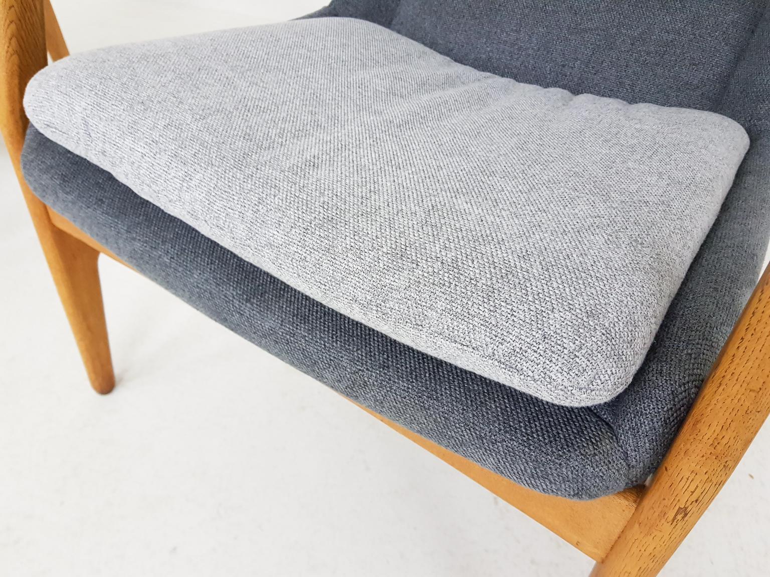 Fabric Lounge Chair 