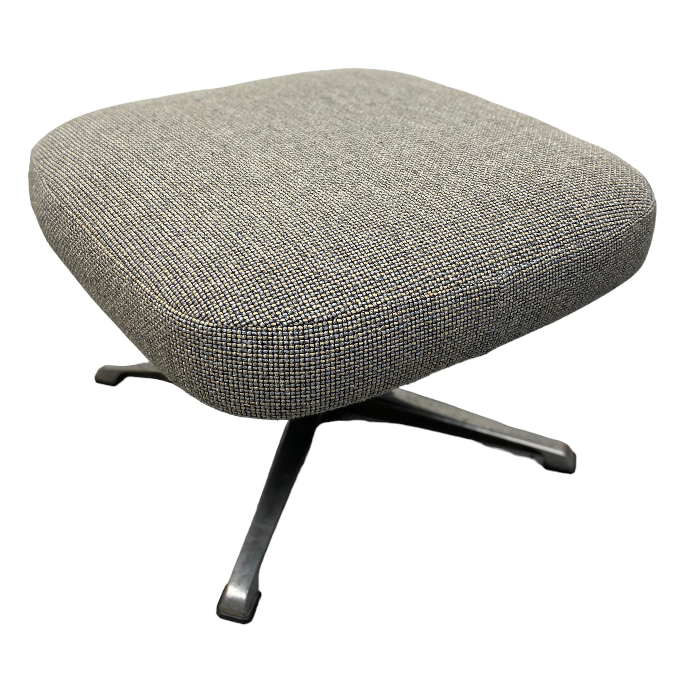 Lounge Chair & Footstool Finland Peem 4