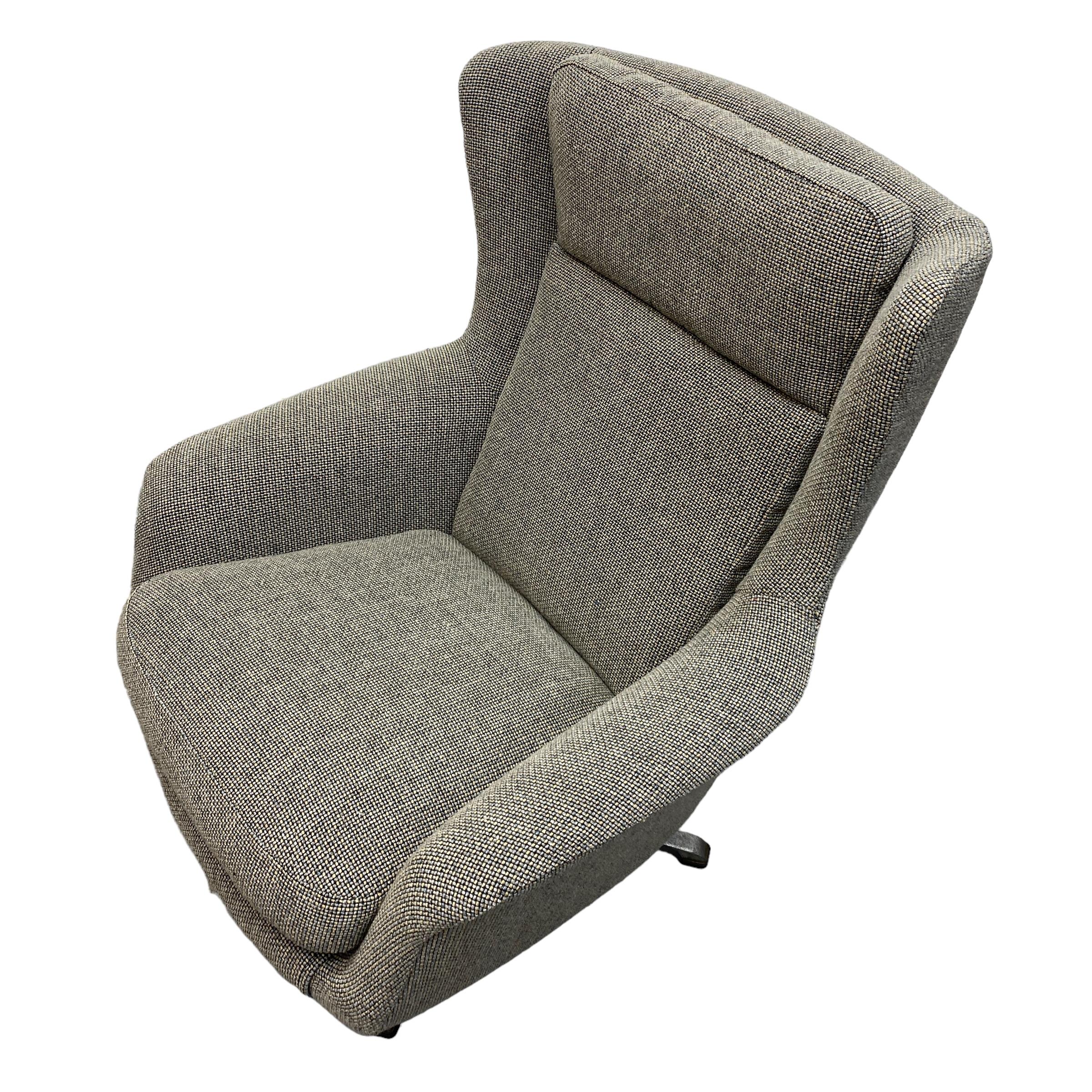 Lounge Chair & Footstool Finland Peem 5