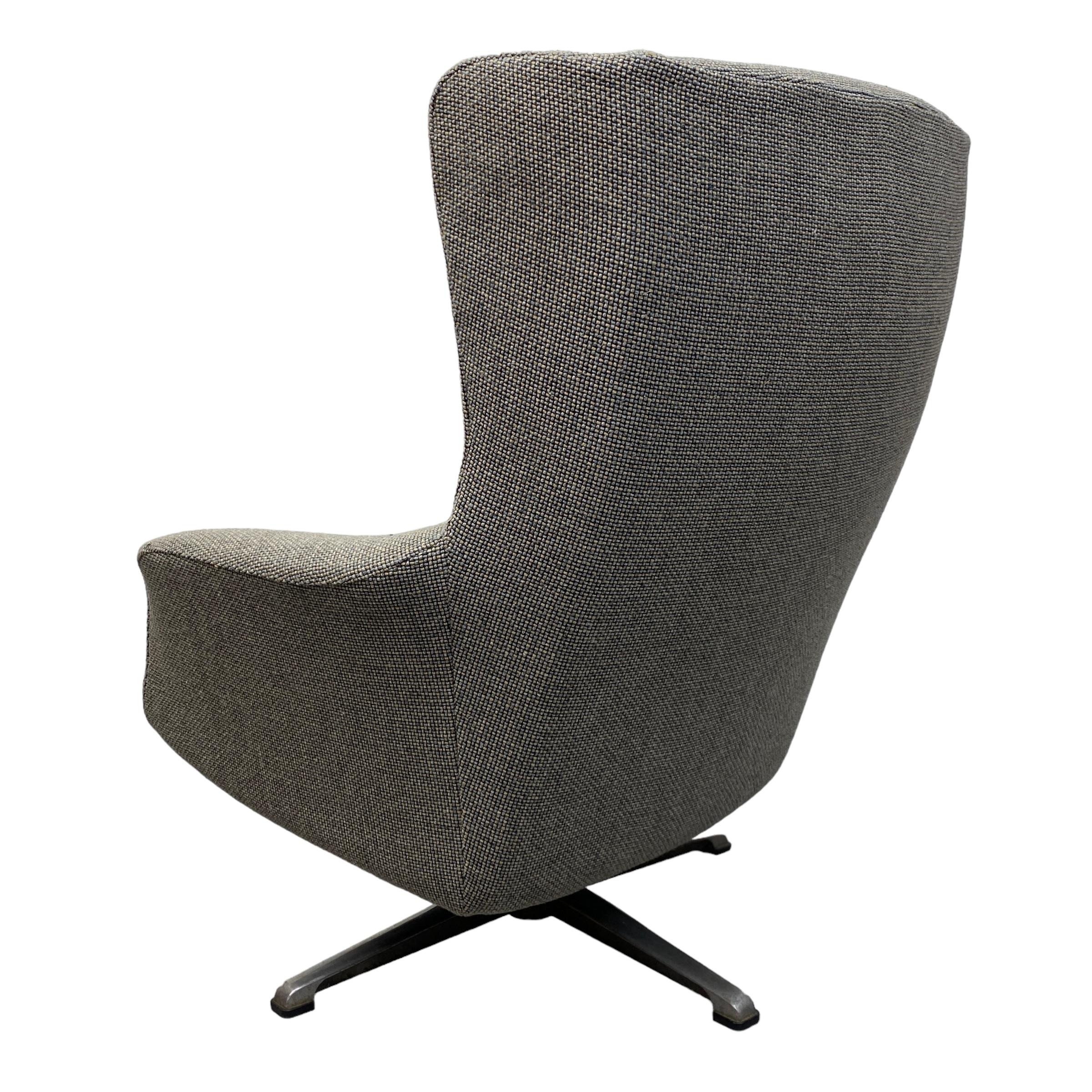 Lounge Chair & Footstool Finland Peem 8