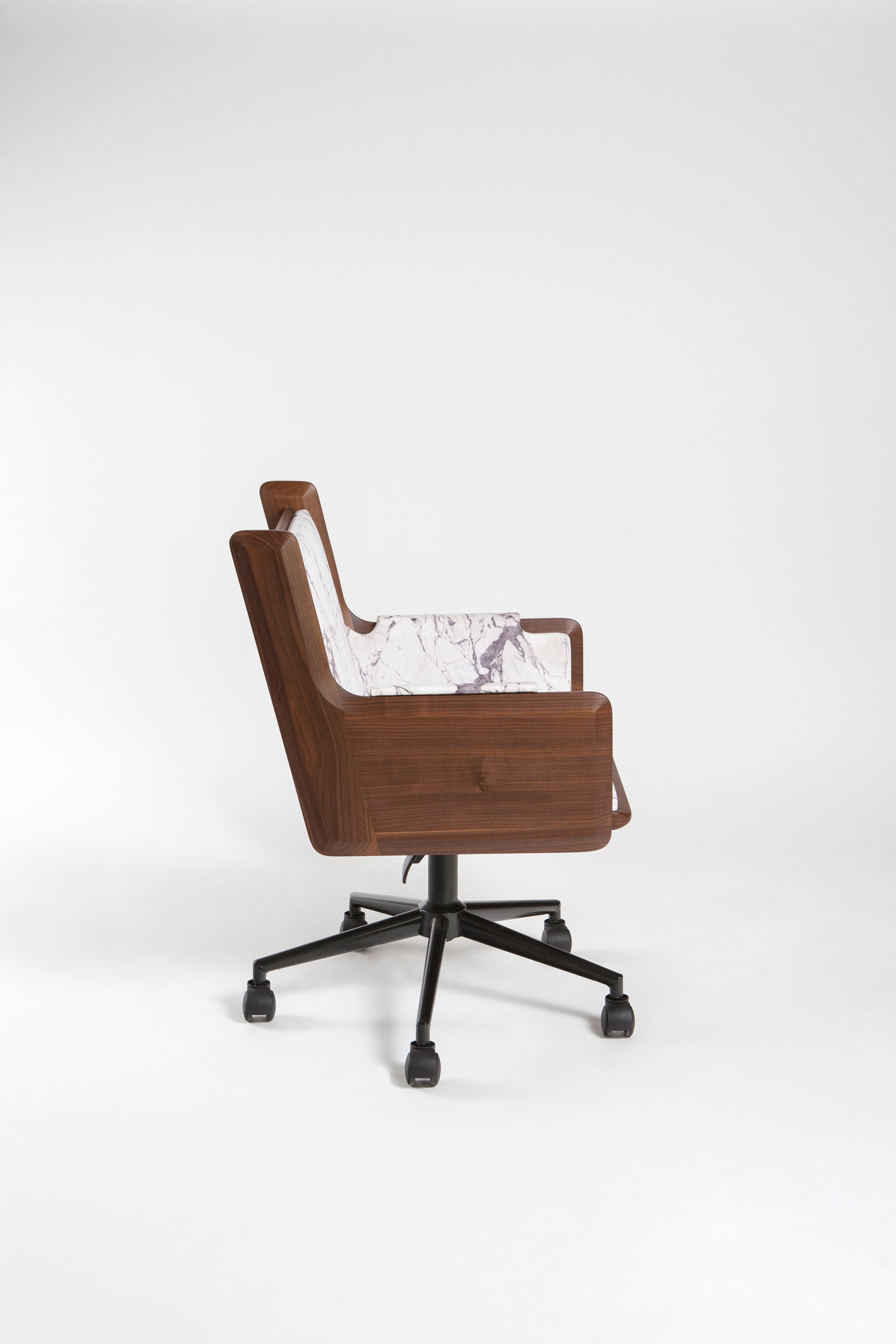 Style international Fauteuil de salon, chaise longue en bois ou en cuir de style international, fauteuil de bureau en vente