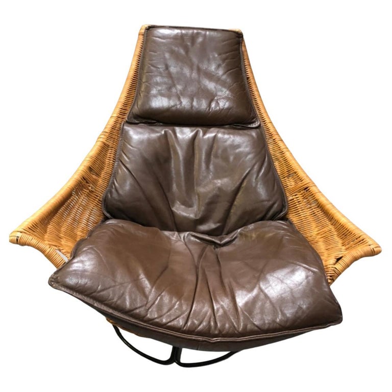Swivel Lounge Chair For Sale at 1stDibs