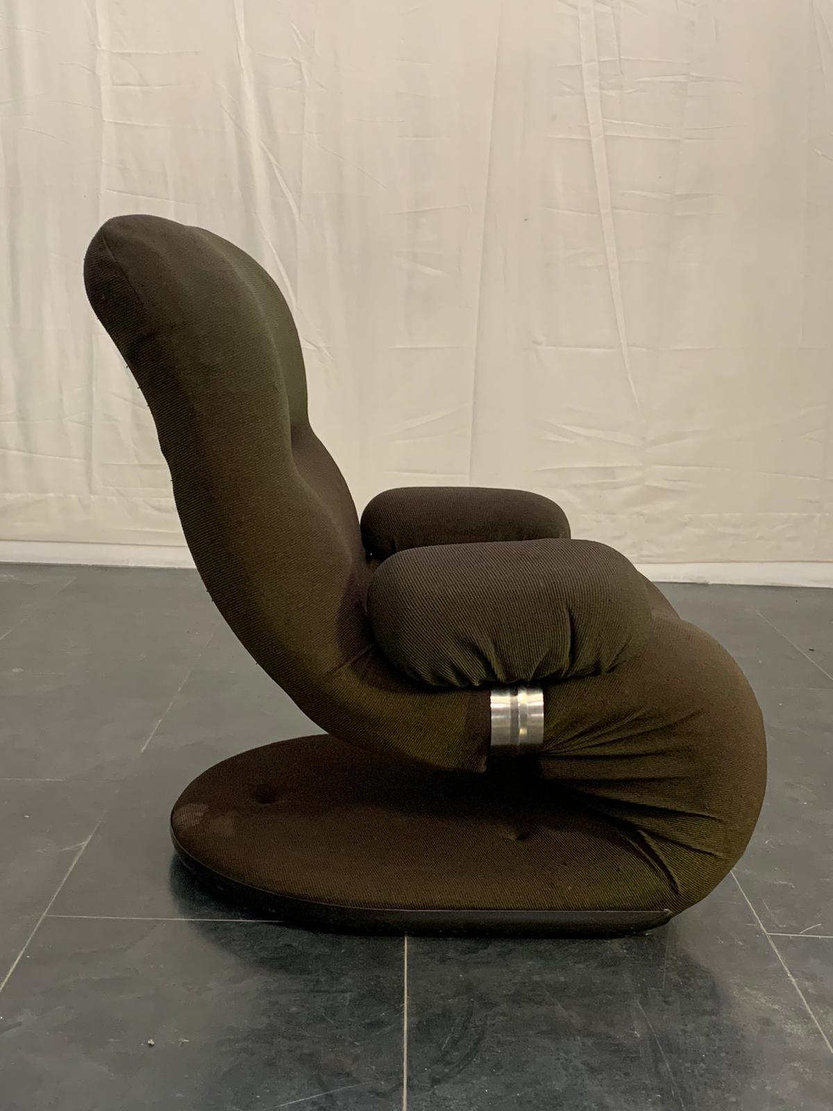 Girasole 4P Sessel, hergestellt in den 1970er Jahren. Polsterung aus grünem Stretch-Stoff und Schaumgummi-Pad.
Die Verpackung mit Luftpolsterfolie und Kartonagen ist inbegriffen. Wenn die hölzerne Verpackung benötigt wird (begast Kisten oder