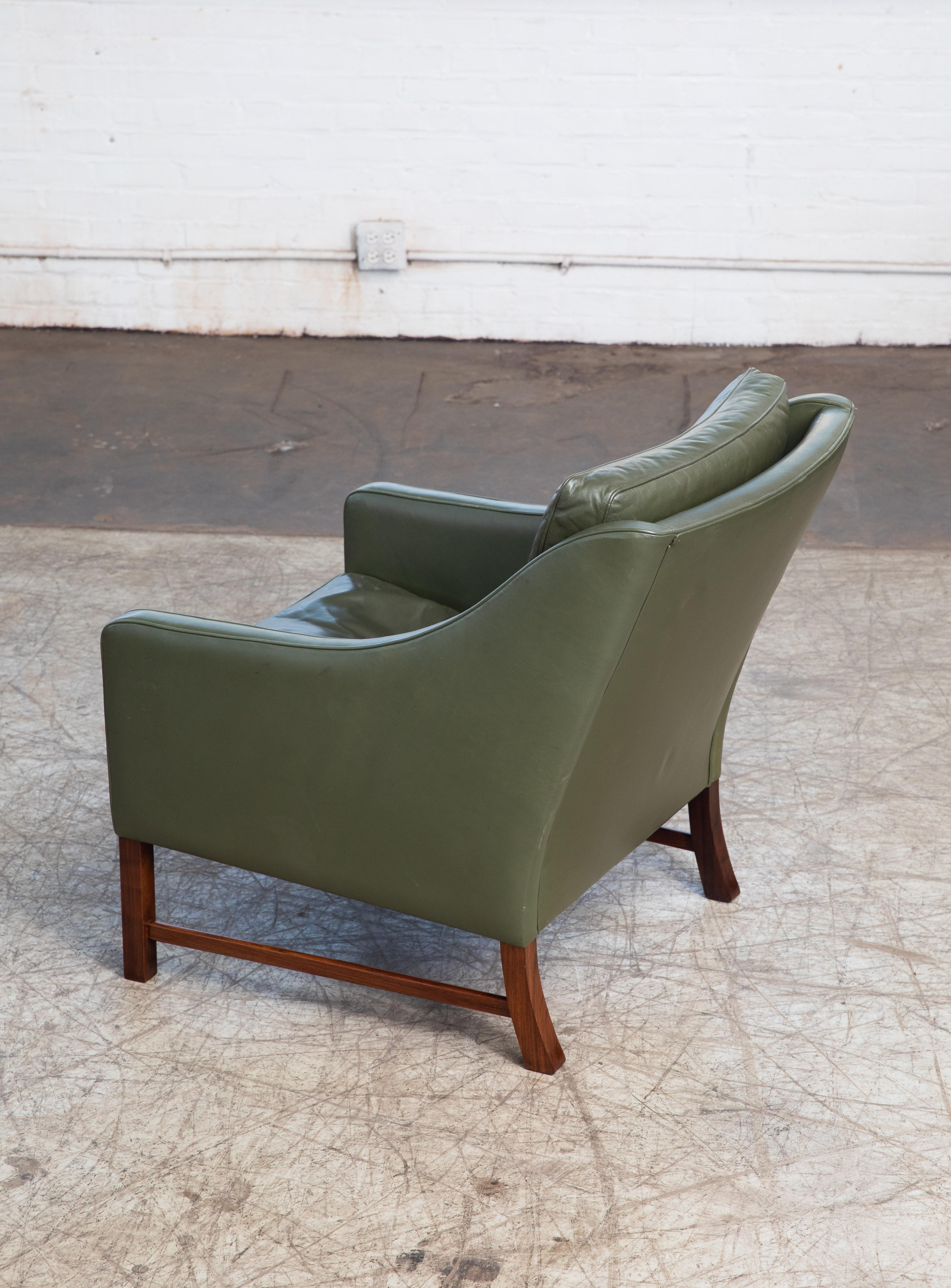 Fauteuil de salon en cuir vert et bois de rose attribué à Fredrik Kayser, Norvège en vente 1