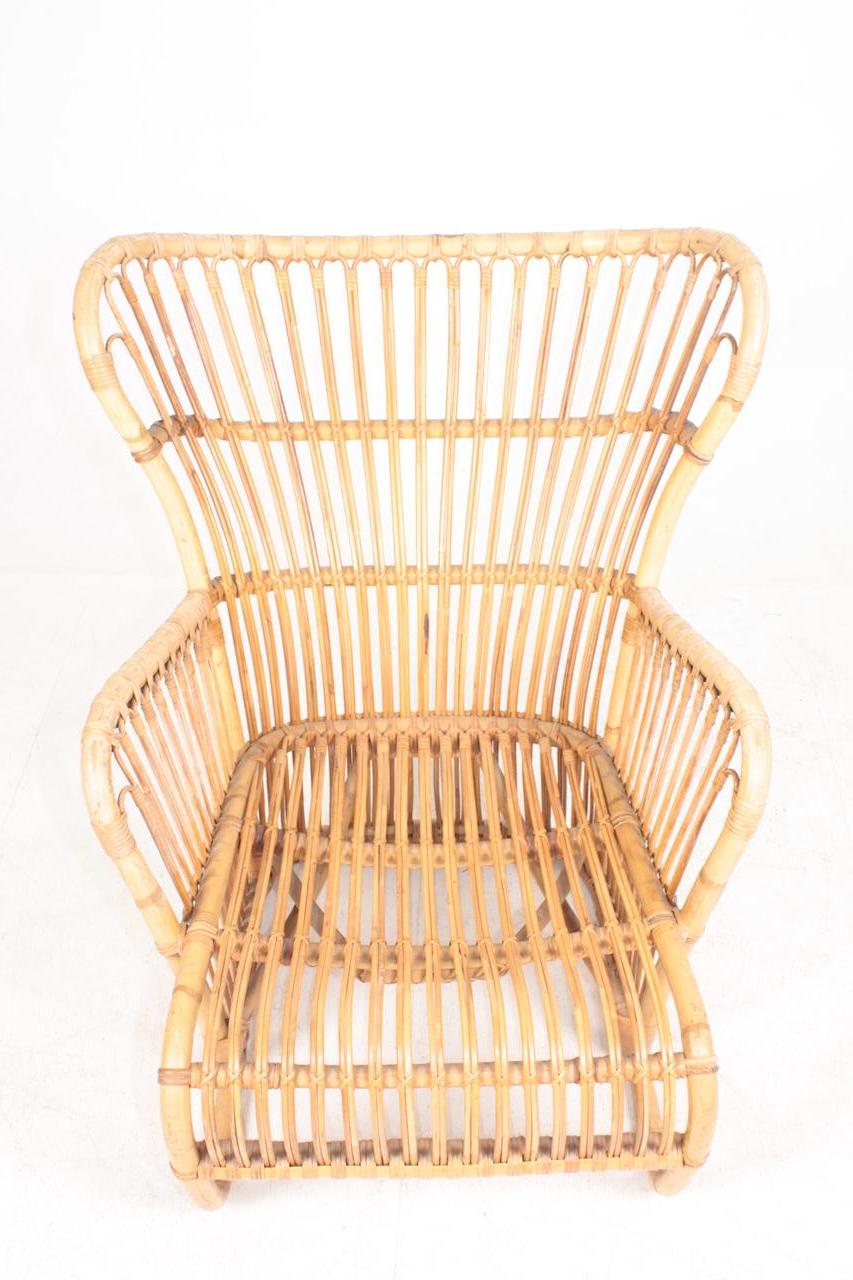 Superbe chaise longue en bambou conçue par Maa. Tove et Edvard Kindt-Larsen pour R. Wengler Copenhagen dans les années 1950. Idéal pour une utilisation en extérieur également. Fabriqué au Danemark. Très bon état d'origine.