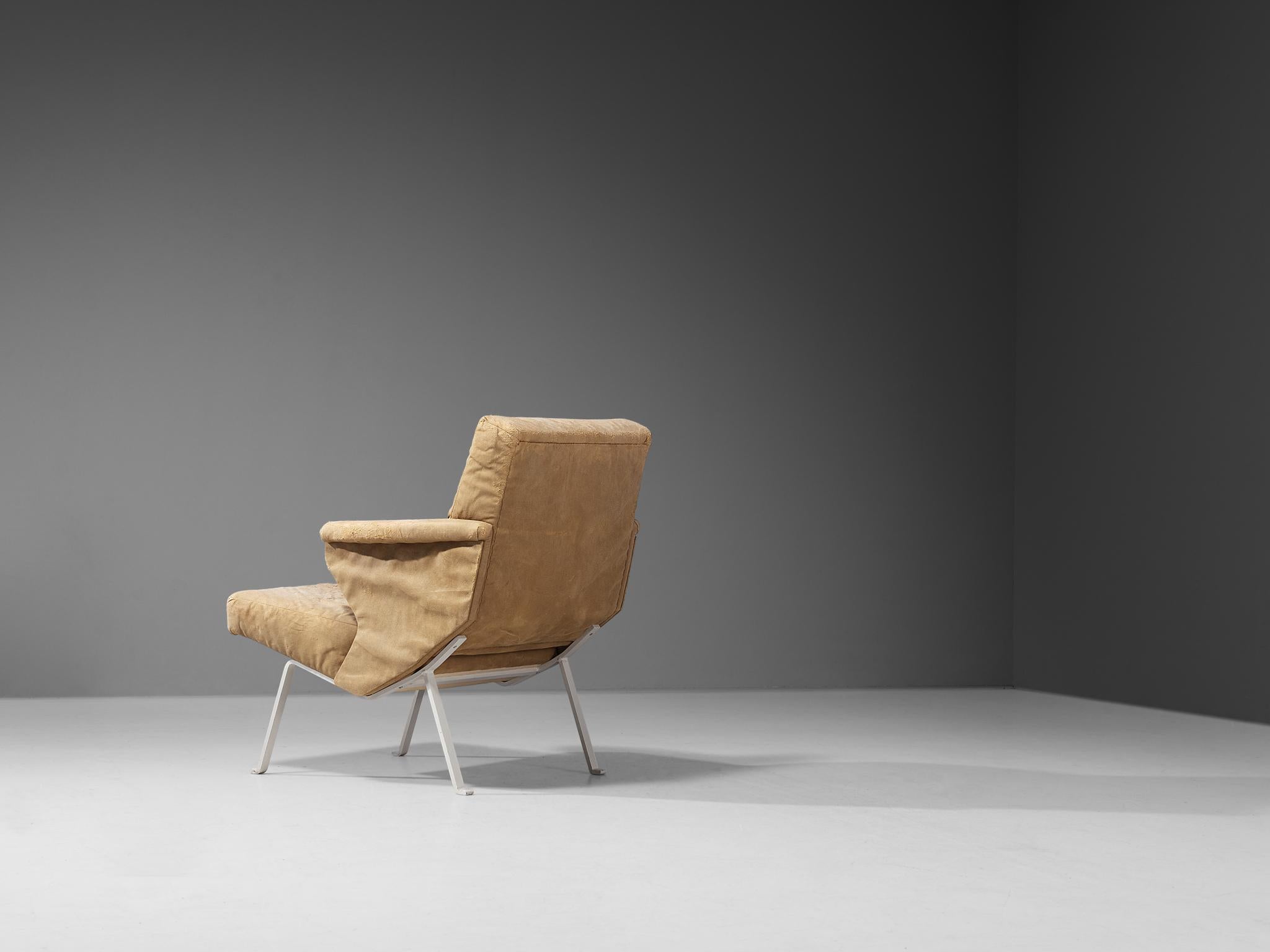 Mid-Century Modern Lounge Chair in Beige Upholstery For Sale