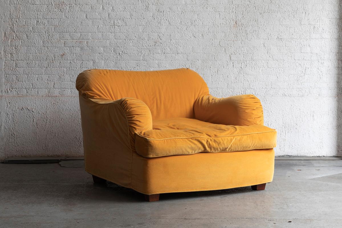 Lounge Chair in Bright Yellow Velours, 1980s In Good Condition For Sale In Antwerpen, BE