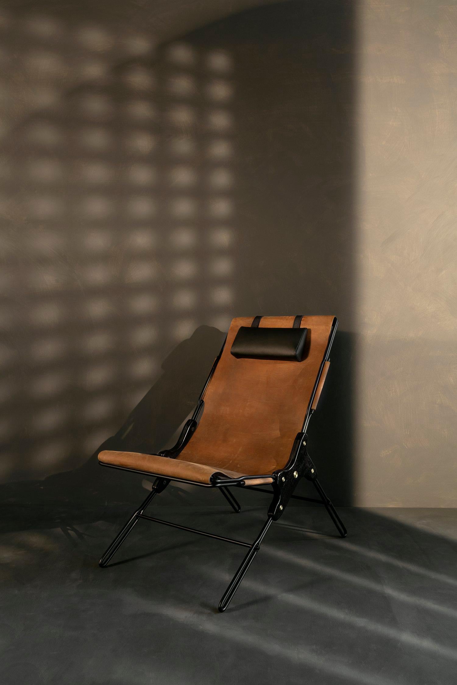 Perfidia_01 Lounge Chair Brown von ANDEAN, REP von Tuleste Factory (Holzarbeit) im Angebot