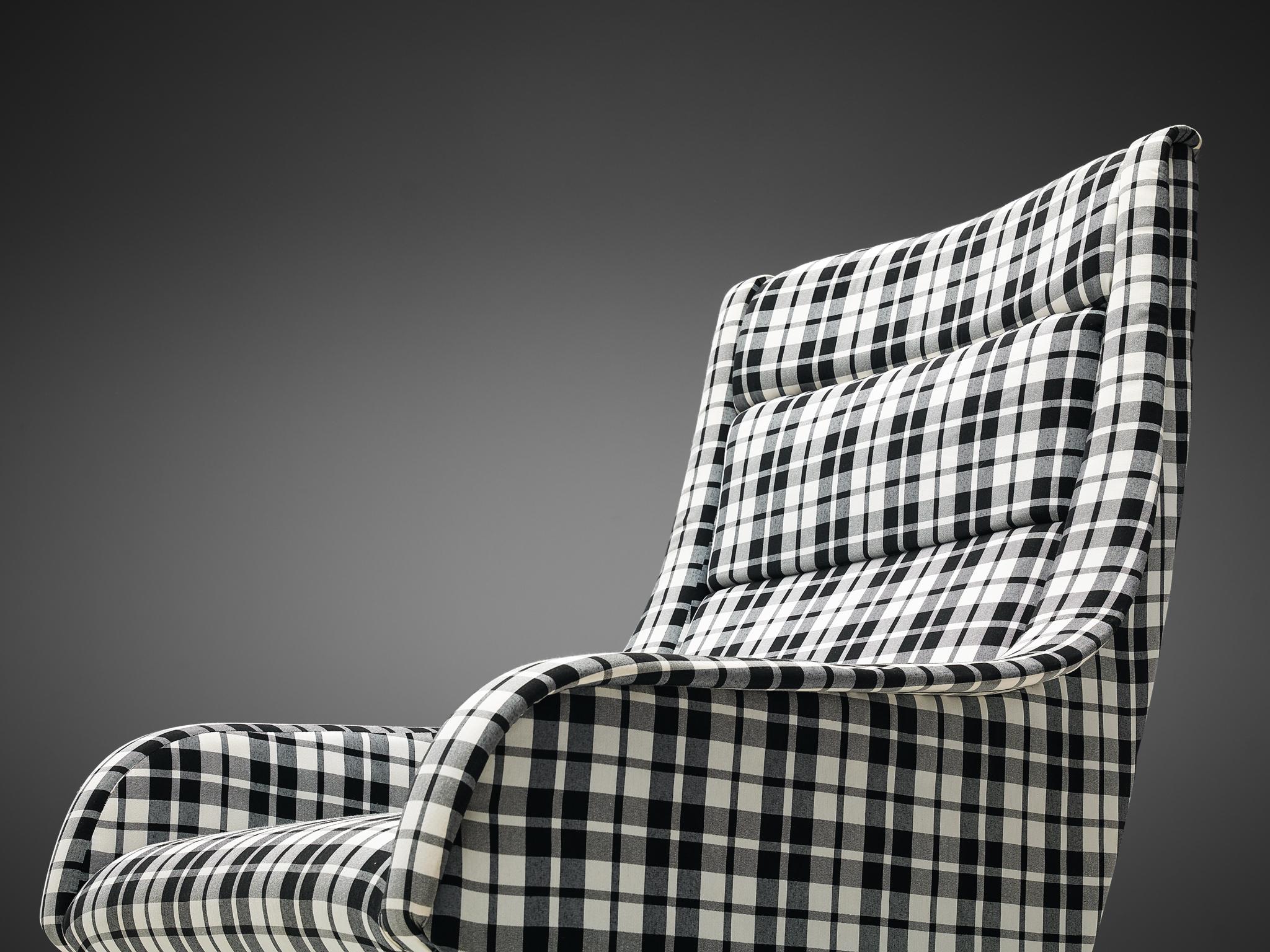 Danish Lounge Chair in Reupholstered Checkered Upholstery For Sale 1