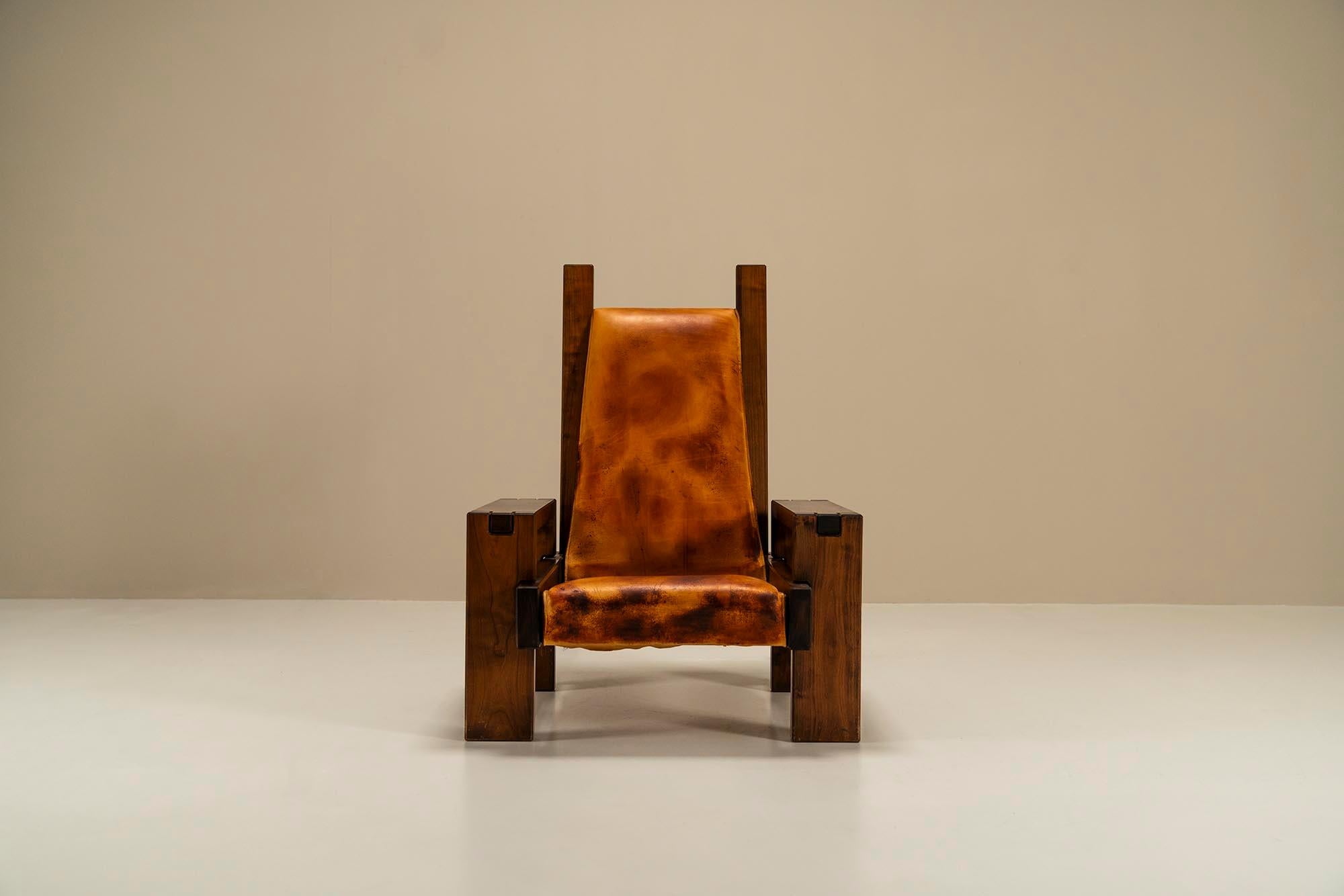 Mid-Century Modern Chaise longue en orme et cuir à la manière de Pierre Chapo,  France 1970 en vente