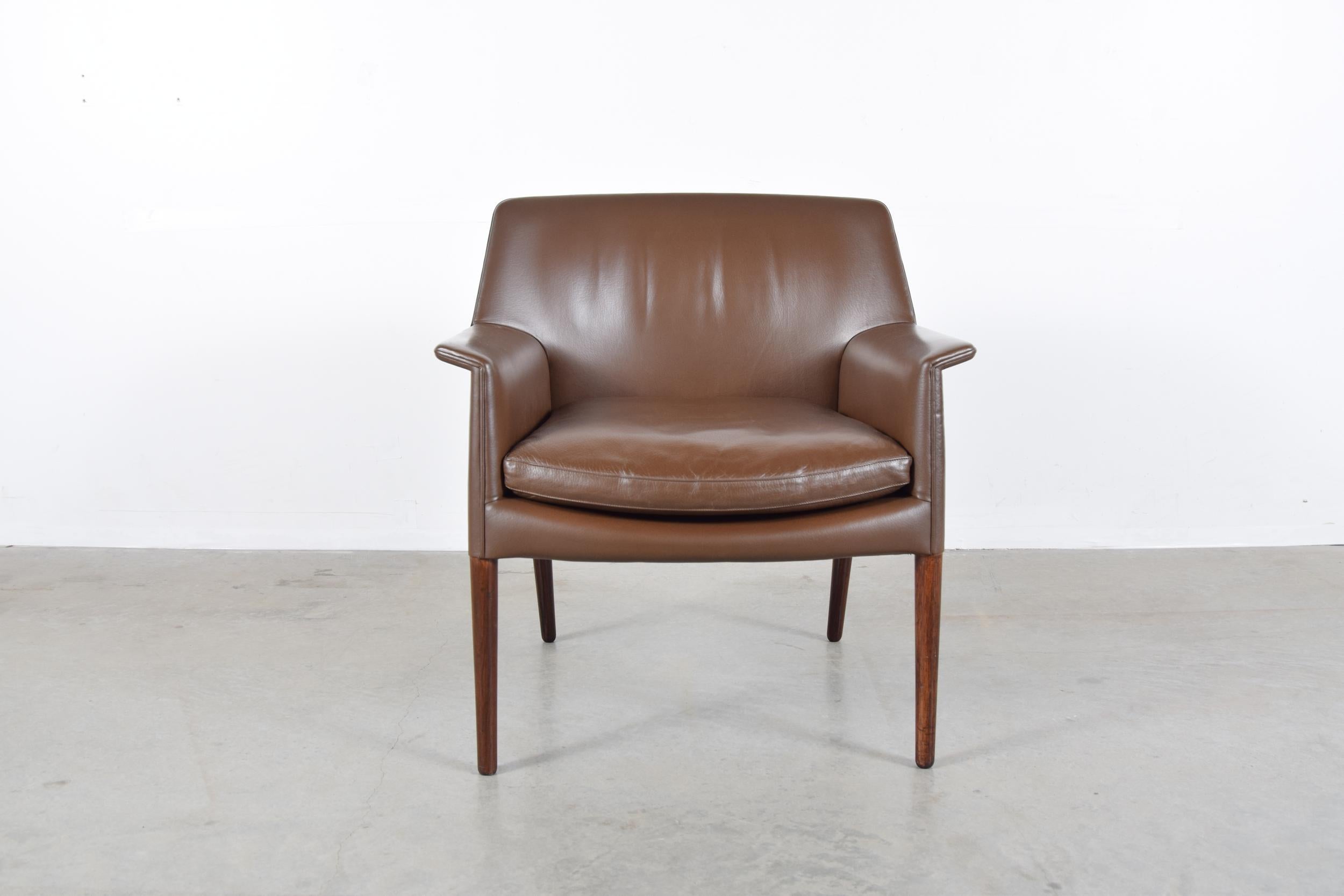 Scandinavian Modern Leather Lounge Chair by Ejnar Larsen & Aksel Bender Madsen, Denmark, 1950s For Sale
