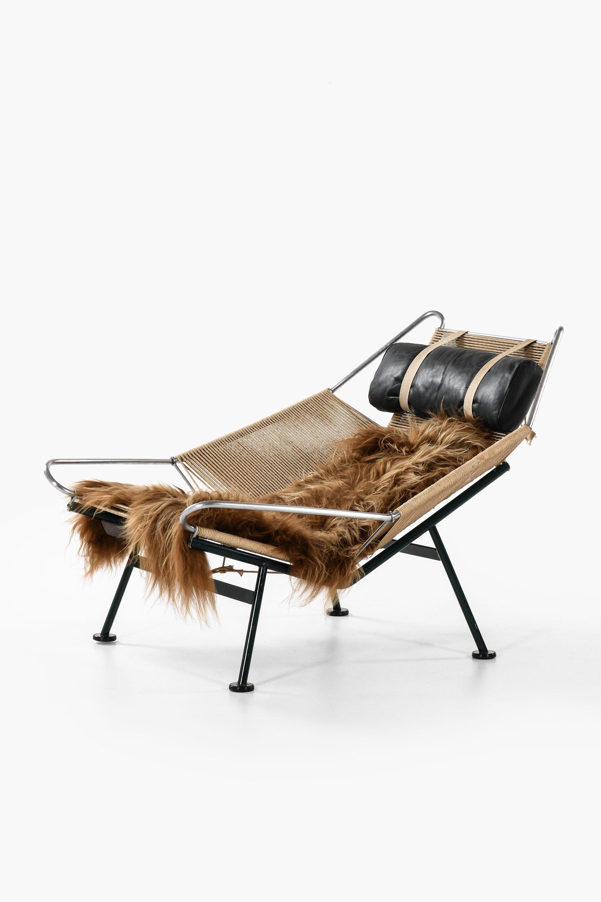 Rare lounge chair / flag halyard chair designed by Hans Wegner
Produced by GETAMA in Denmark
Metal, flagline, sheepskin, cushion
1960s
Good vintage condition, with signs of usage
midcentury, Scandinavia
Dimensions (W x D x H): 105 x 120 x 79