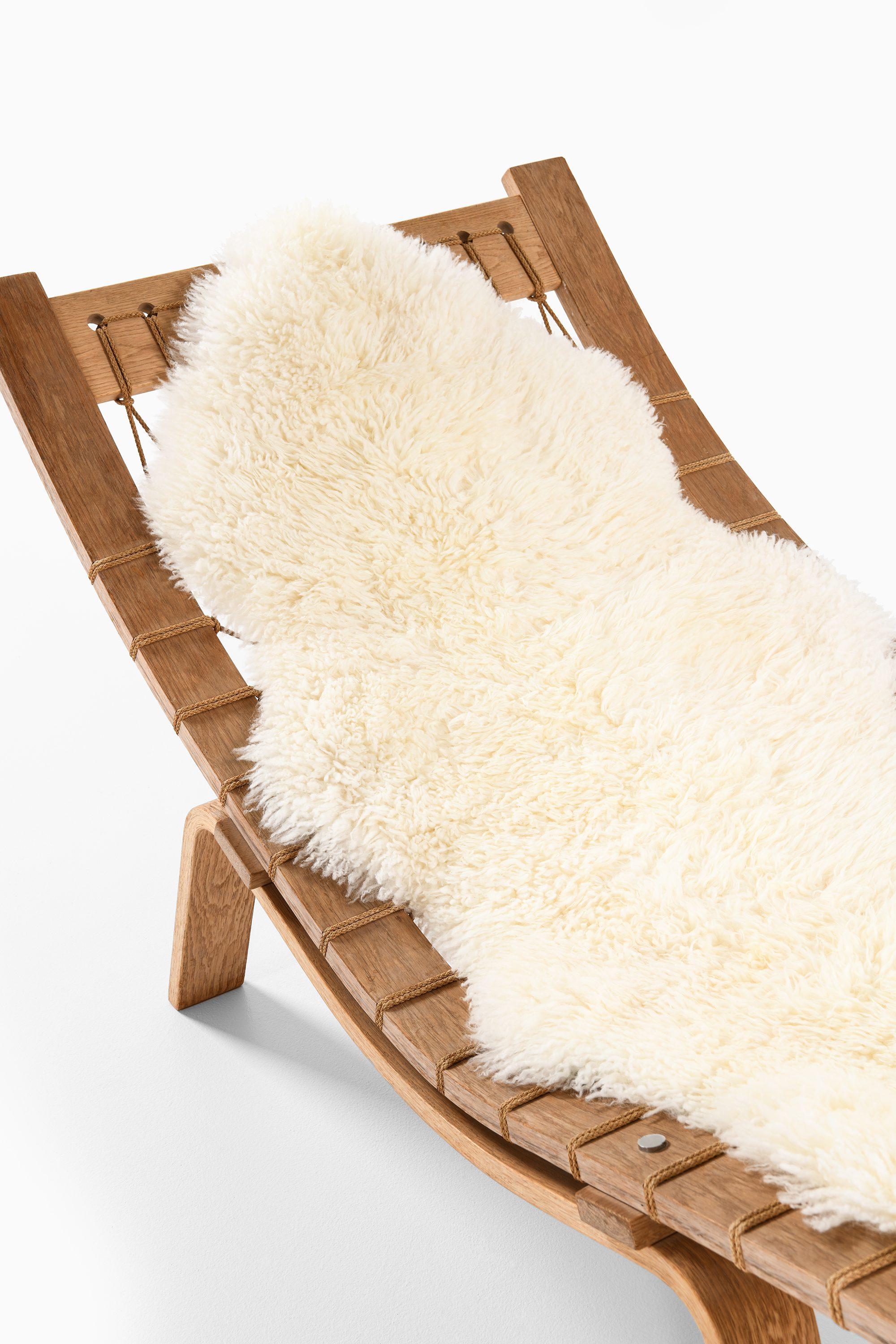Lounge Chair in Oak and Sheepskin by Hans Wegner, circa 1960s In Good Condition For Sale In Limhamn, Skåne län
