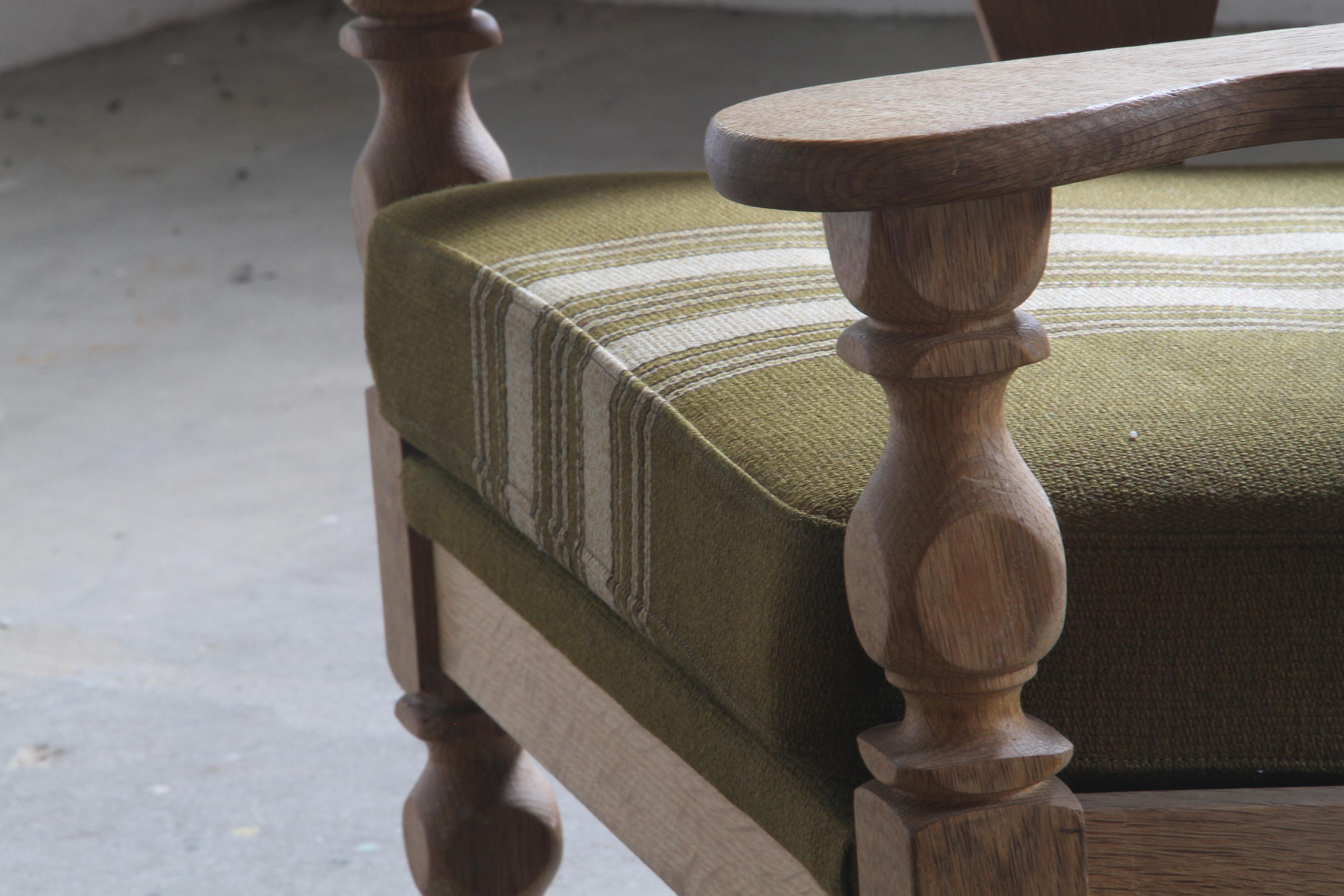 Chaise longue en Oak attribuée à Henning Kjærnulf en vente 4