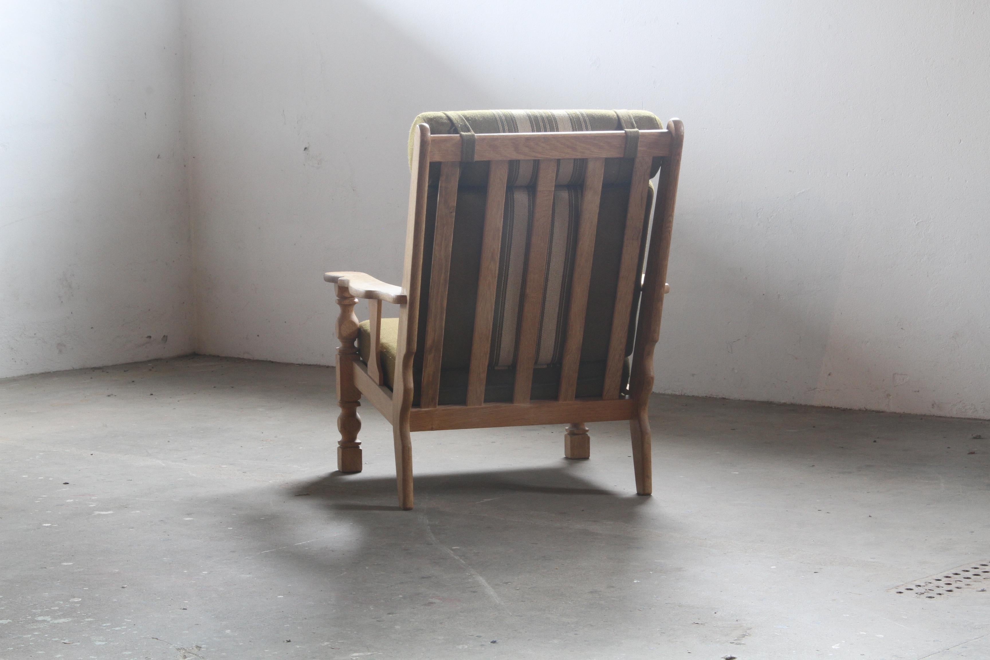 Danois Chaise longue en Oak attribuée à Henning Kjærnulf en vente