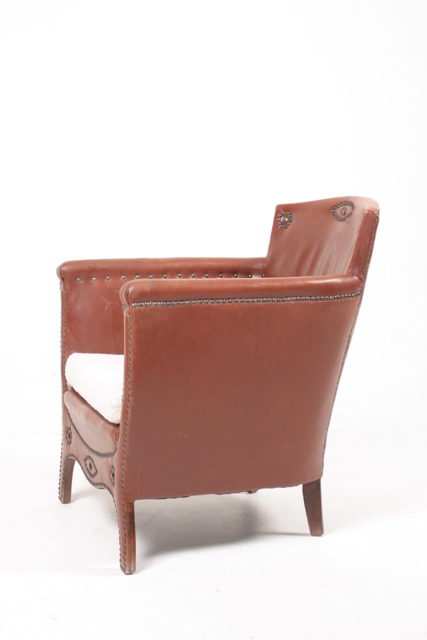 Mid-20th Century Lounge Chair in Patinated Leather and Boucle Designed by Otto Schulz
