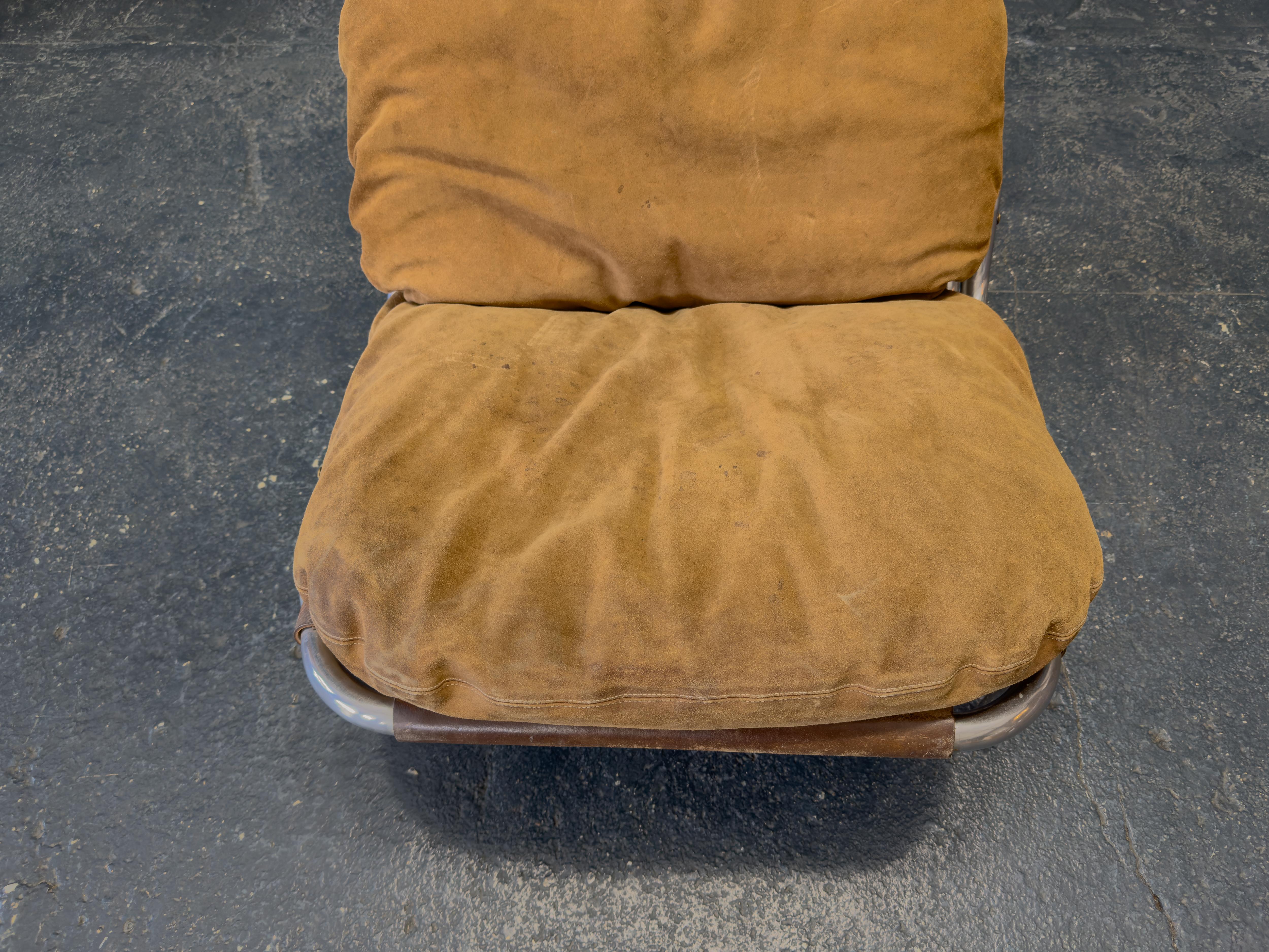Chaise longue en daim patiné et acier par Erik Ole Jørgensen en vente 3
