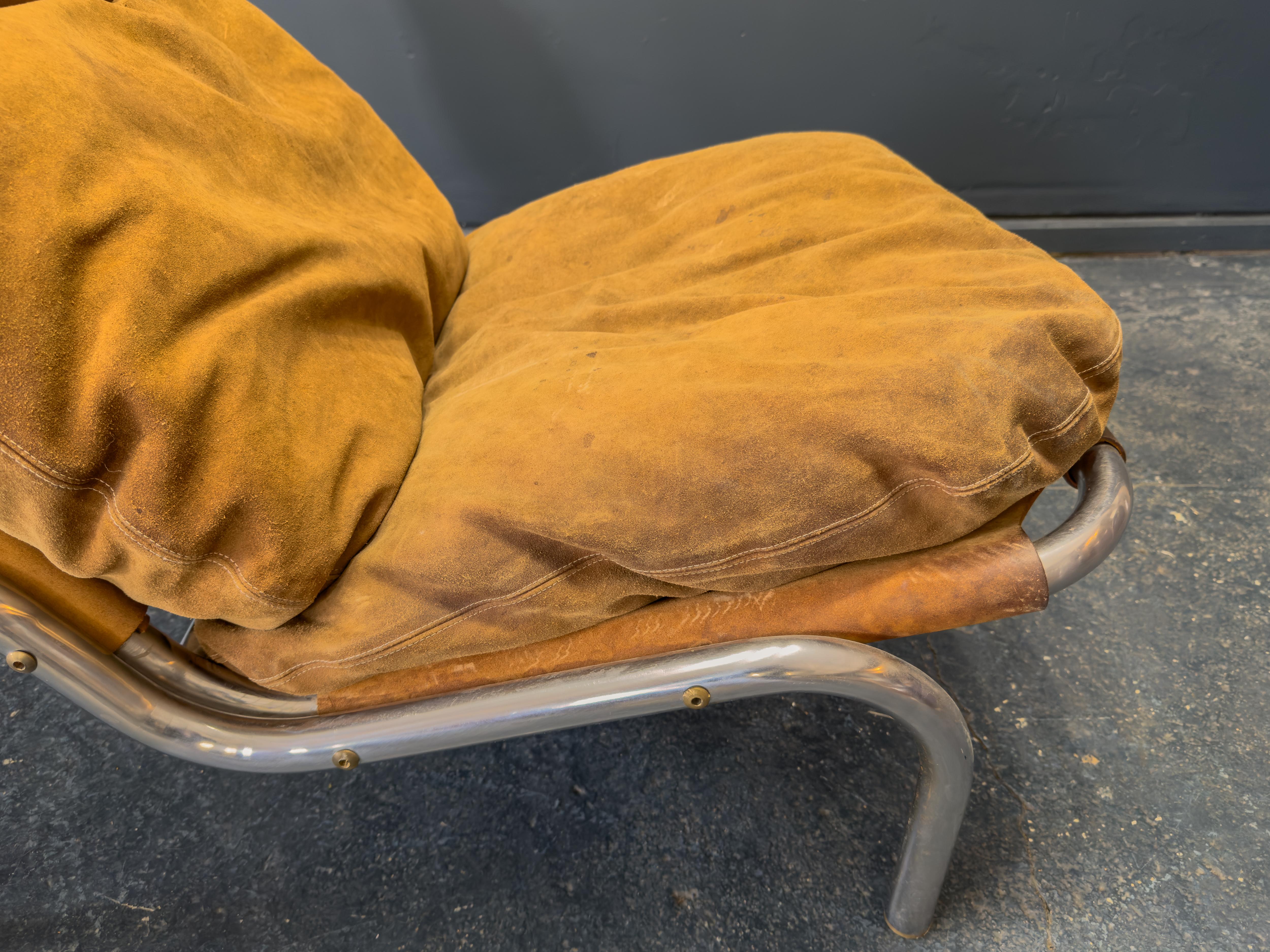 Chaise longue en daim patiné et acier par Erik Ole Jørgensen en vente 5